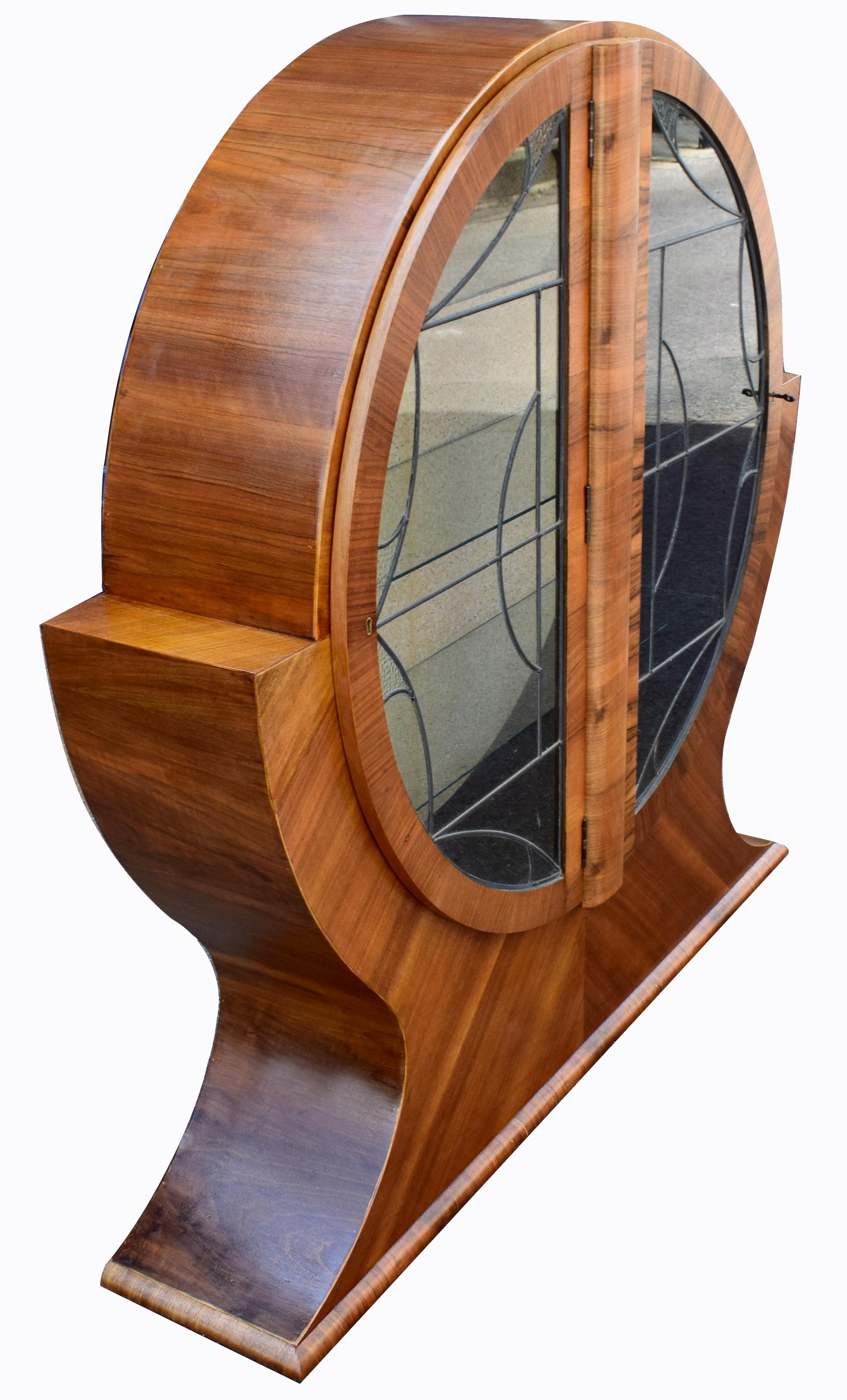 This is a superb 1930s Art Deco cabinet. This walnut cabinet is what we've chosen to call a 