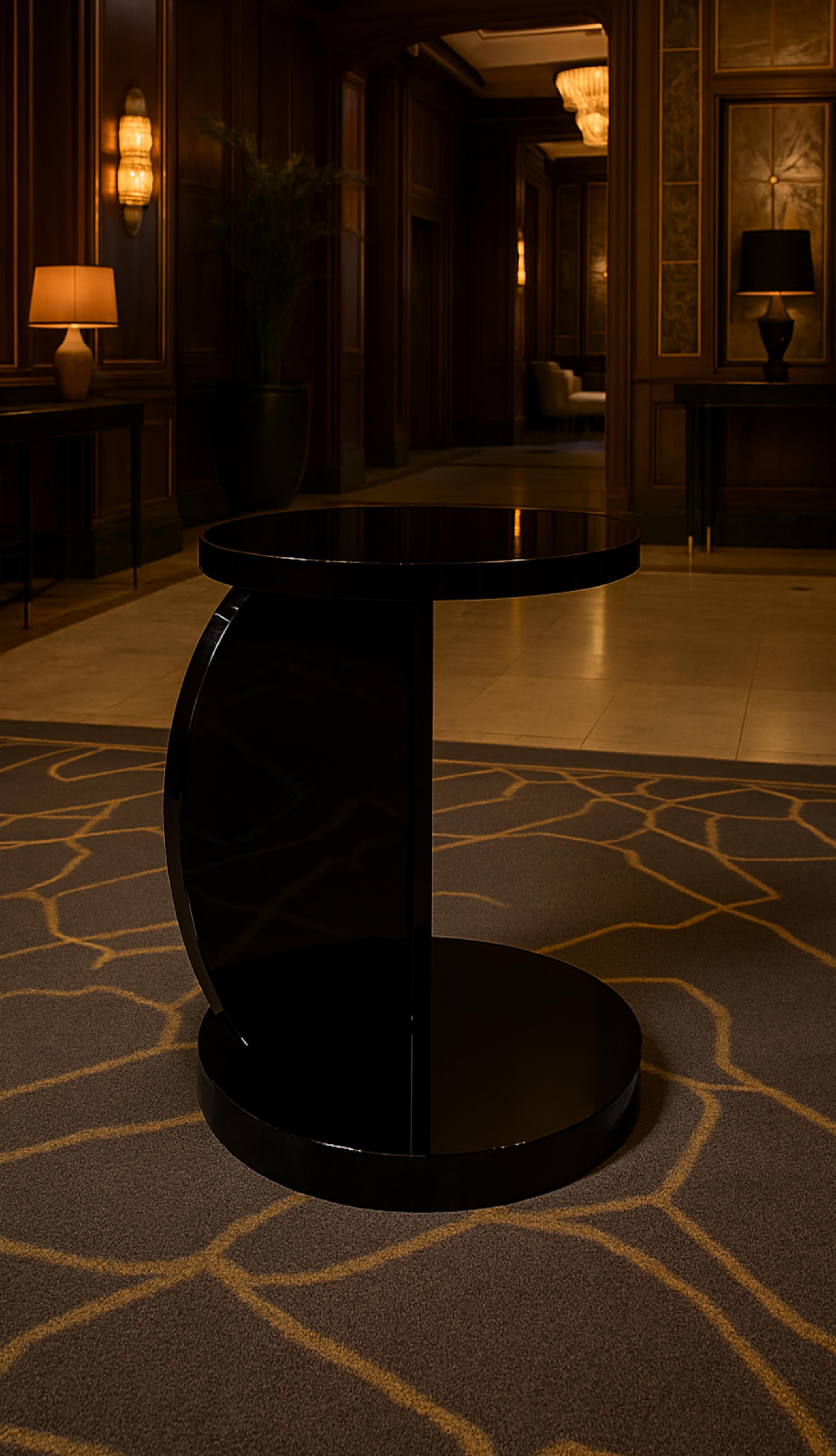 Walnut Art Deco Circular Pedestal Black Lacquer Center Table, 20th Century For Sale
