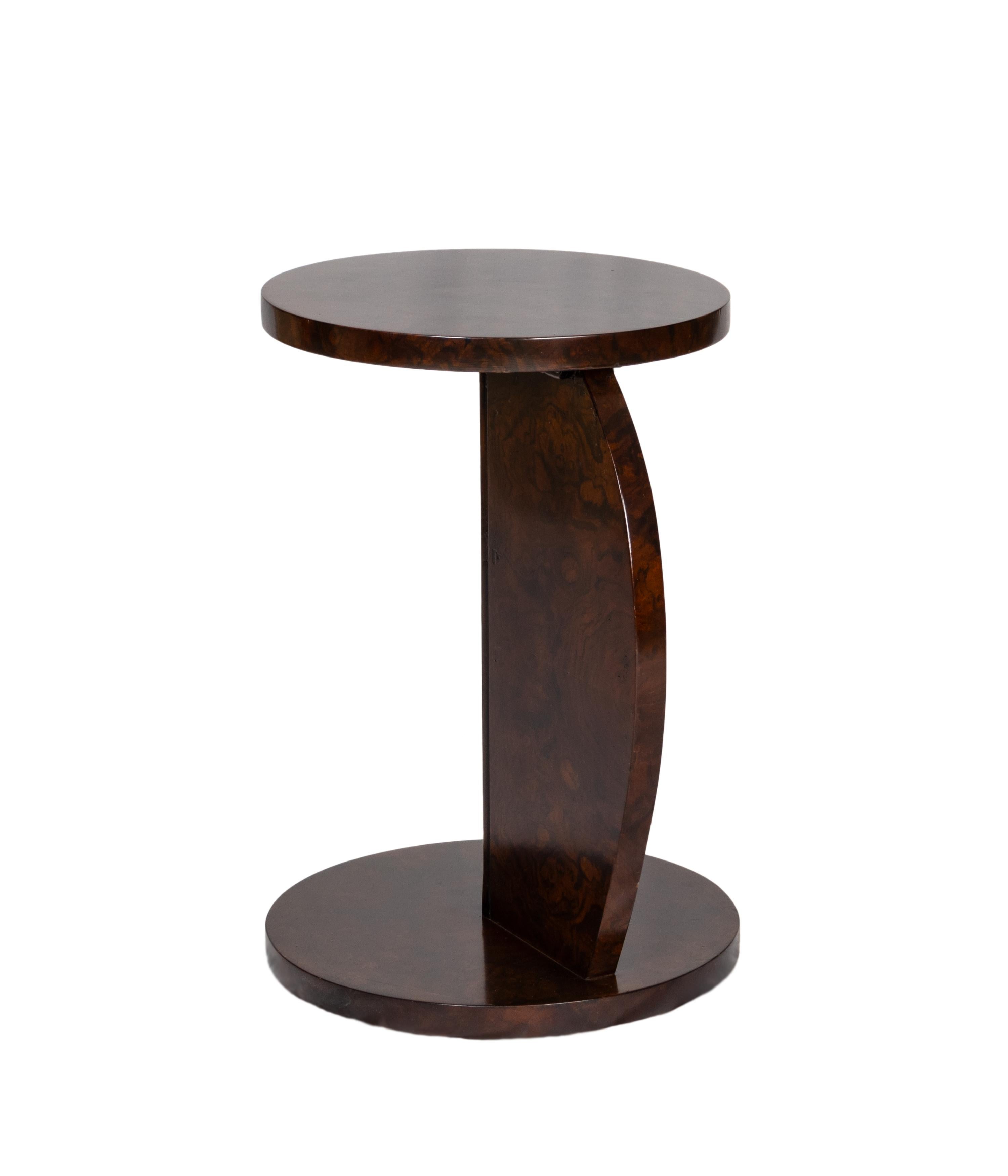 This Art Deco C-Shaped Side Table design, expertly crafted in walnut. 
It has an elegant and rare design, with two smooth circular trays, one placed atop the other, supported by a C-shaped arched base.
This piece is ideal for collectors or interior
