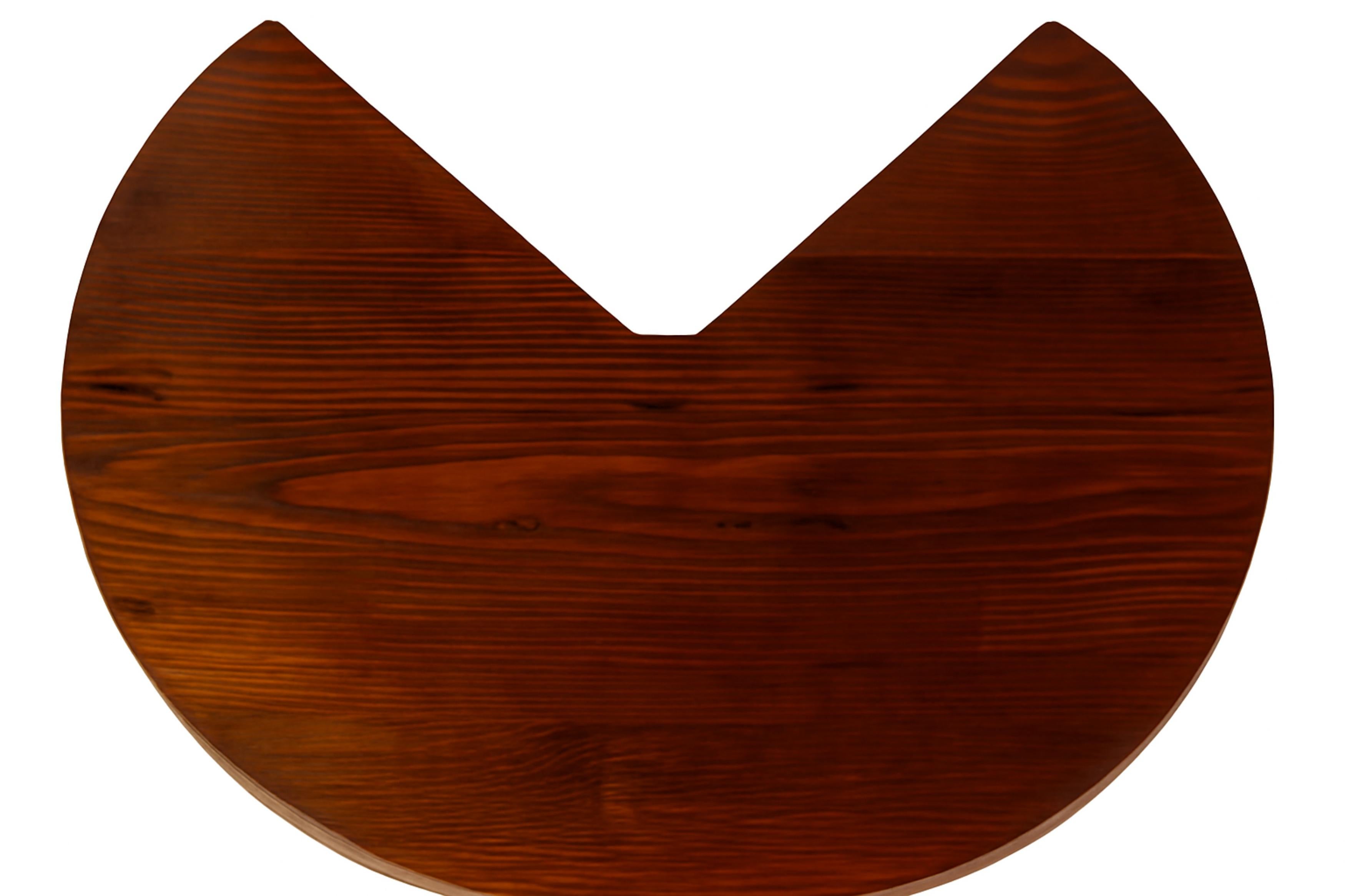 This Art Deco C-Shaped Two Tier Side Table design with a triangle finish, expertly crafted in chestnut and a metal column.

It has an elegant and rare design, with two smooth circular trays, one placed atop the other, supported by a C-shaped arched