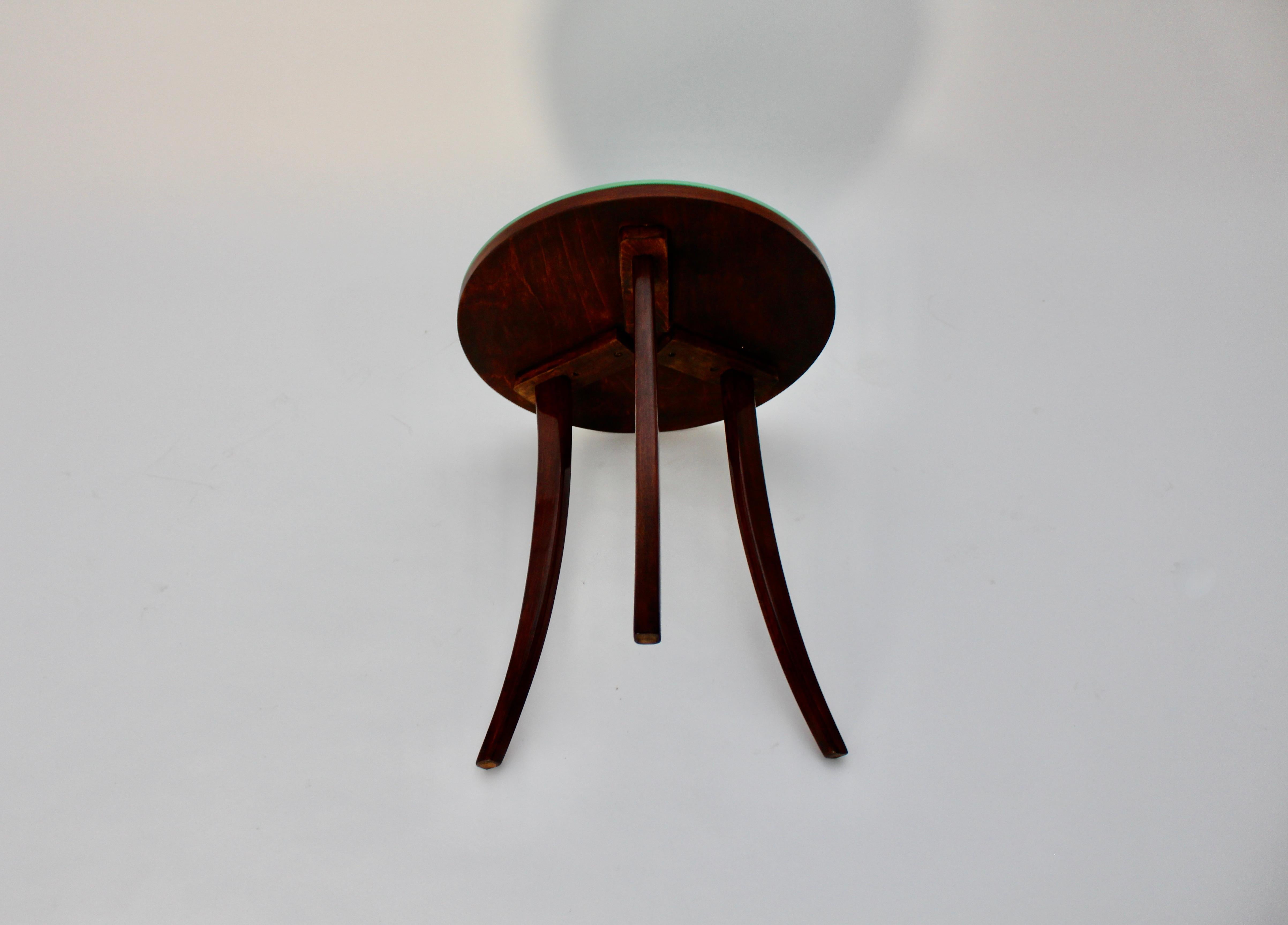Table basse circulaire Art Déco en noyer et verre vert circa 1927 Josef Frank Vienne en vente 5