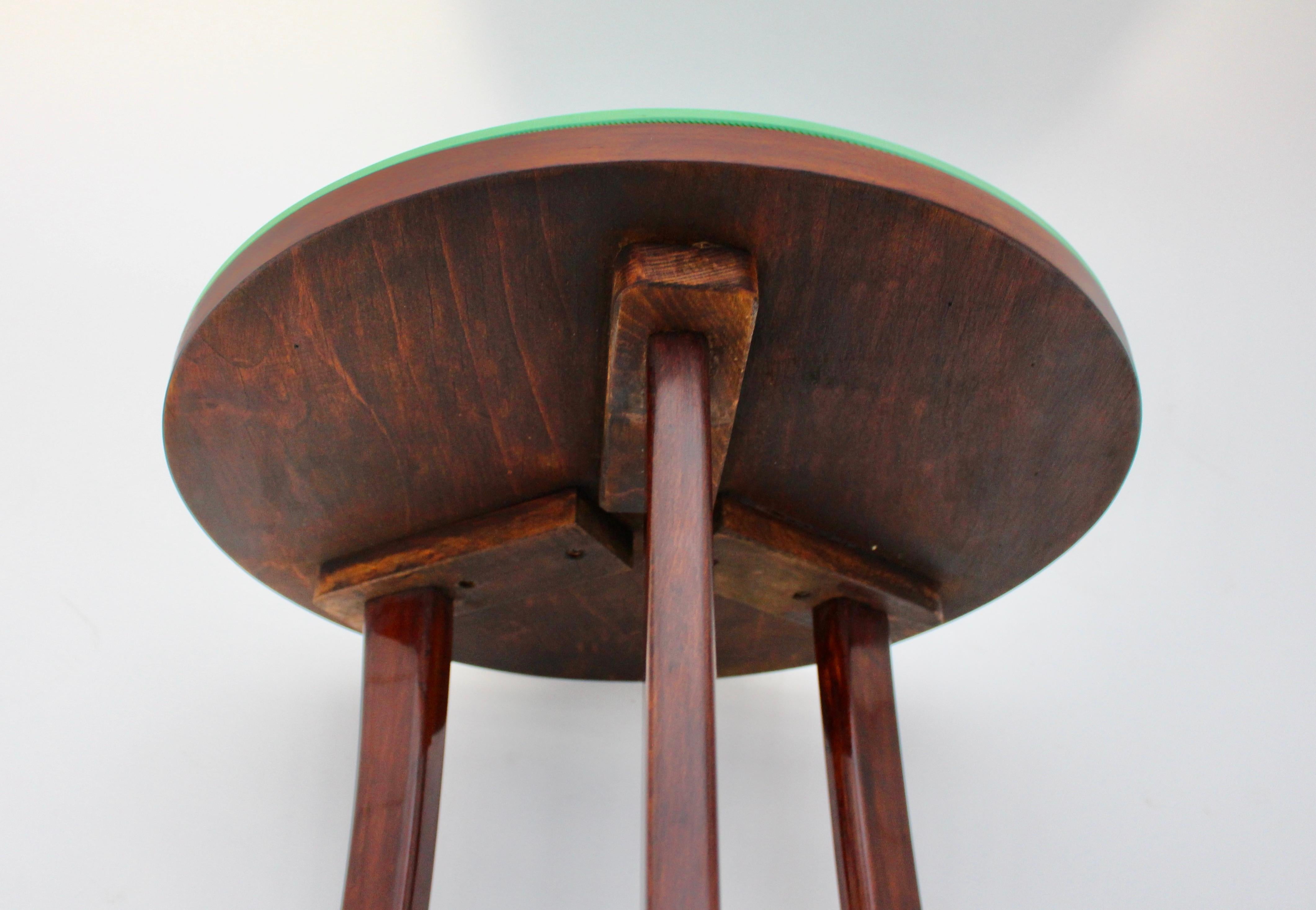 Table basse circulaire Art Déco en noyer et verre vert circa 1927 Josef Frank Vienne en vente 7