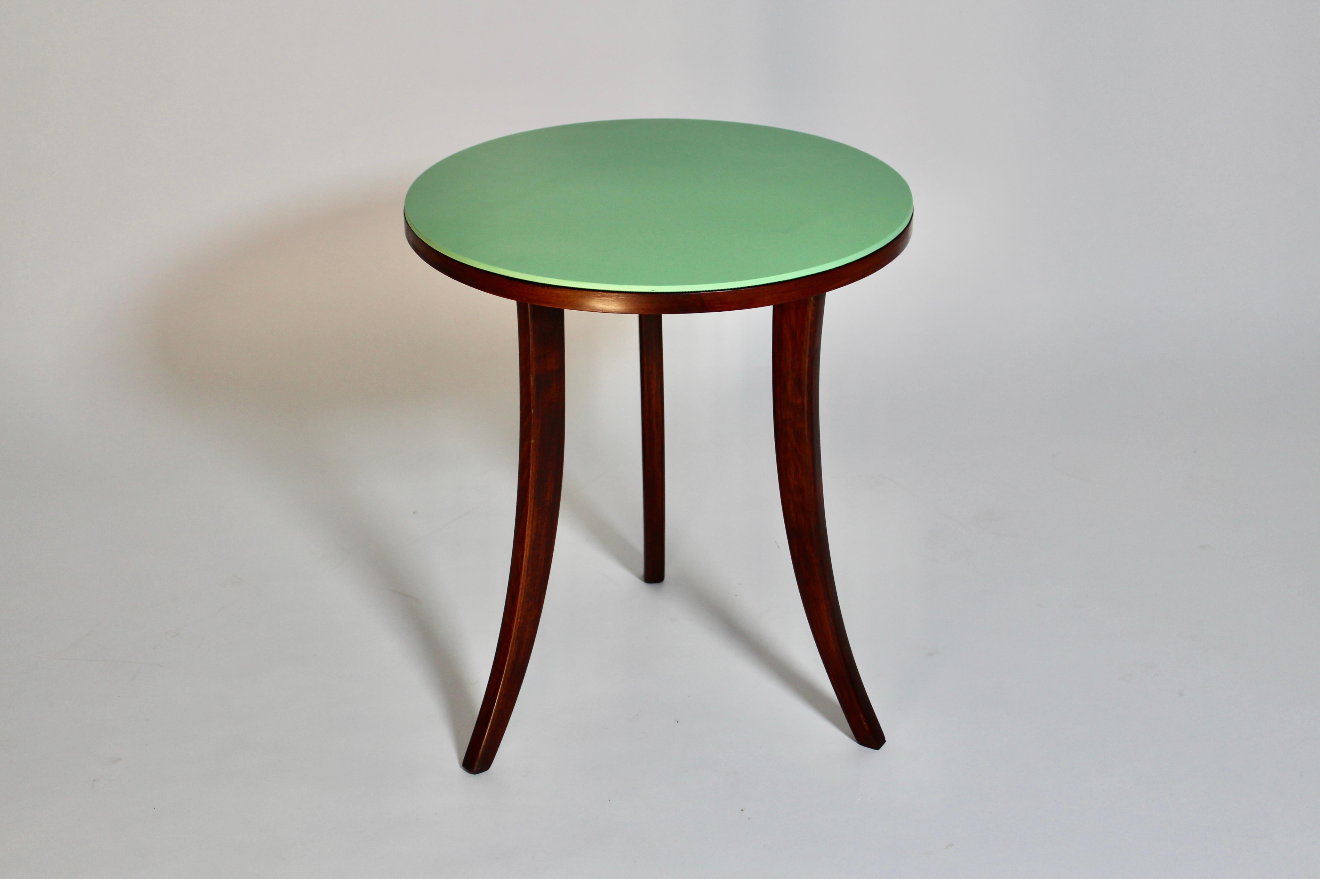 Début du 20ème siècle Table basse circulaire Art Déco en noyer et verre vert circa 1927 Josef Frank Vienne en vente