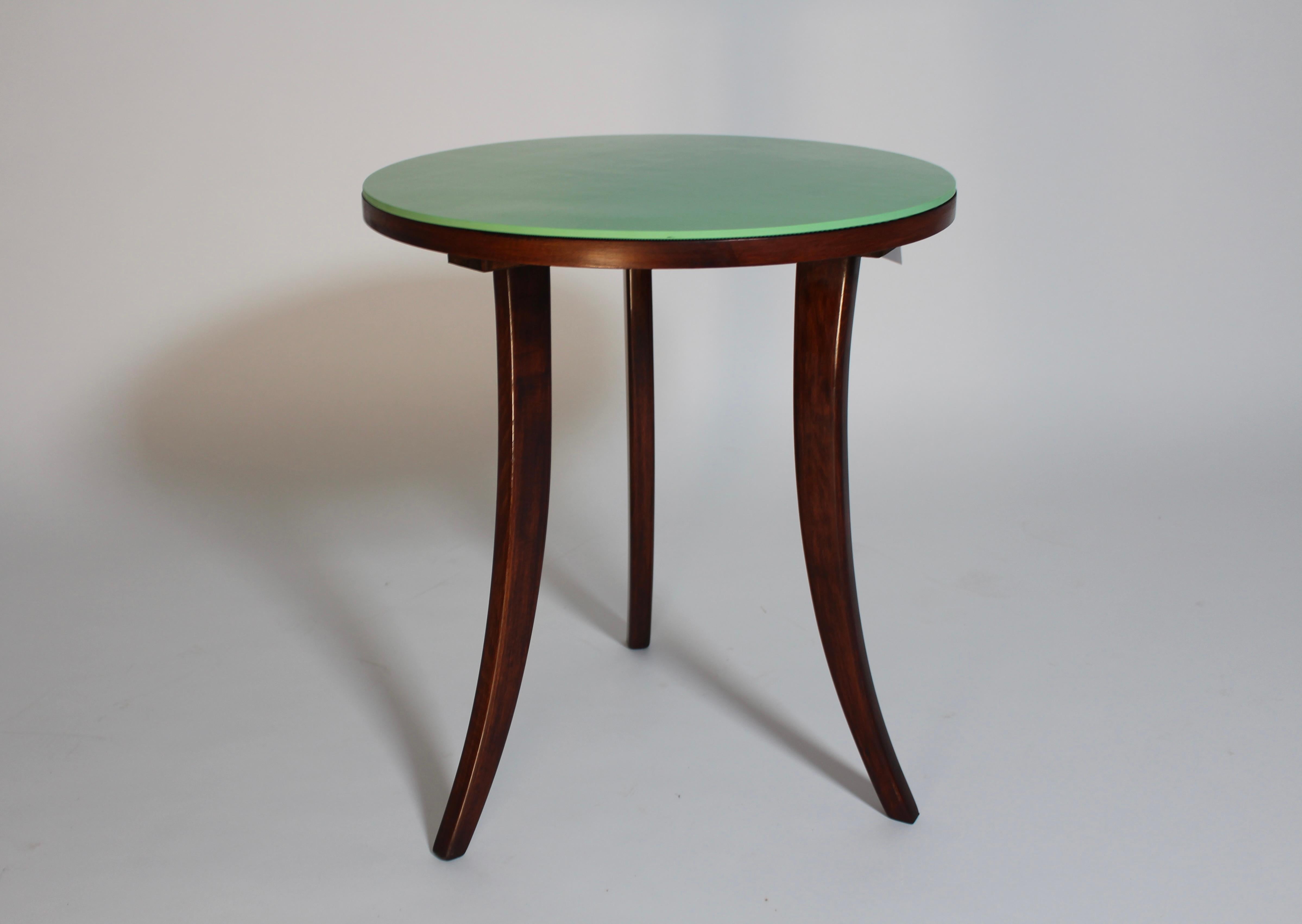 Verre Table basse circulaire Art Déco en noyer et verre vert circa 1927 Josef Frank Vienne en vente