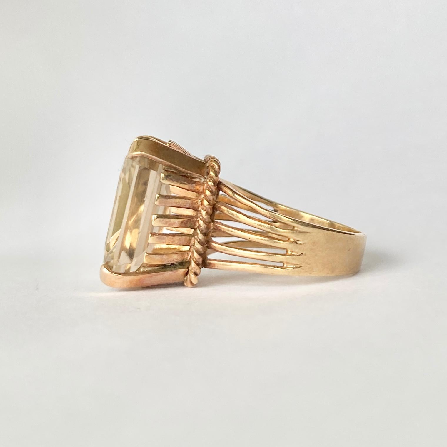 Art Deco Citrine and 9 Carat Gold Cocktail Ring In Good Condition For Sale In Chipping Campden, GB