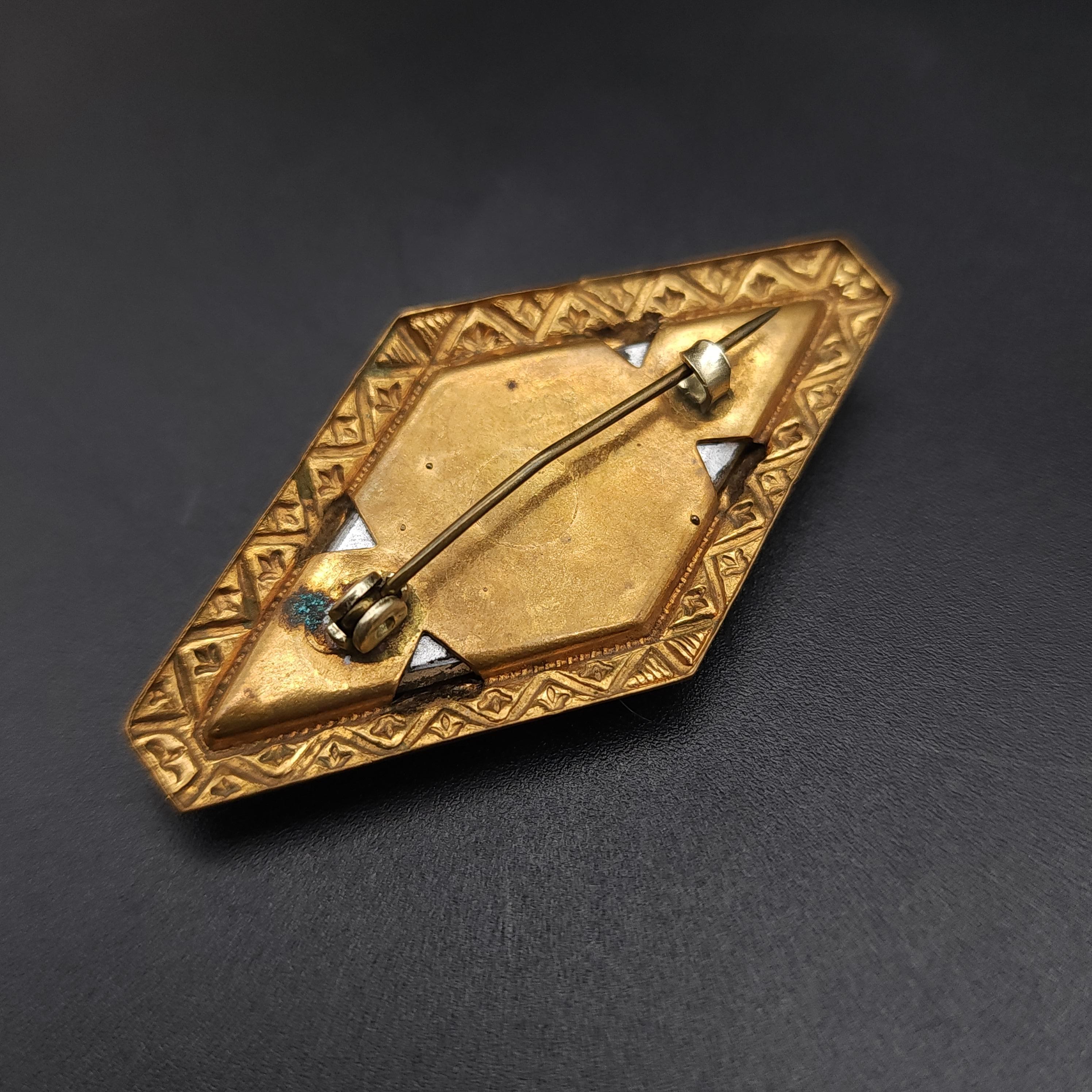 Round Cut Art Deco Citrine Carved Crystal Pin, Gold-Tone Decorative Setting,  Brooch For Sale