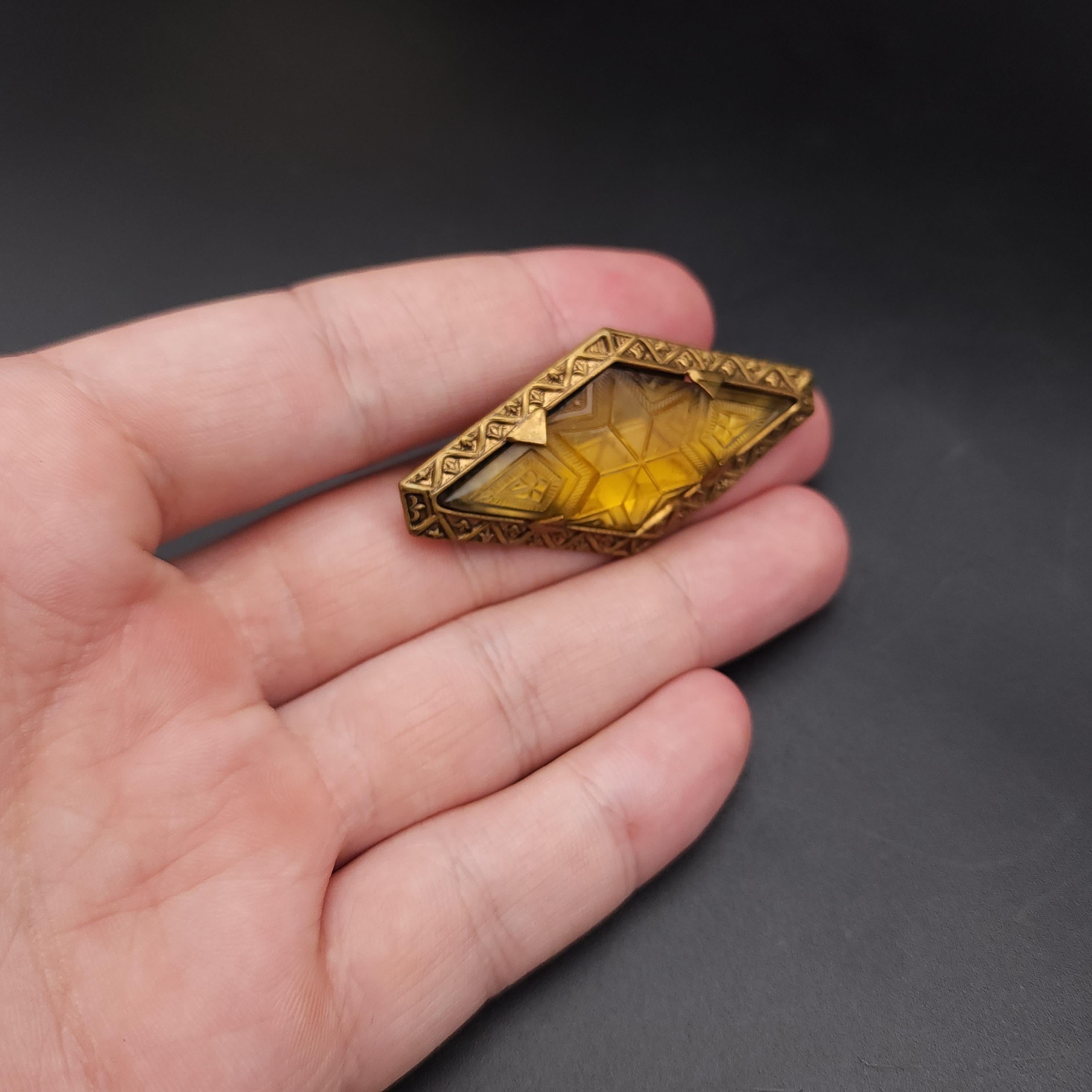 Art Deco Citrine Carved Crystal Pin, Gold-Tone Decorative Setting,  Brooch In Excellent Condition For Sale In Milford, DE