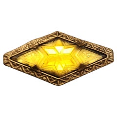 Citrin-Anstecknadel aus geschnitztem Kristall im Art déco-Stil, goldfarbenes dekoratives Fassung,  Brosche