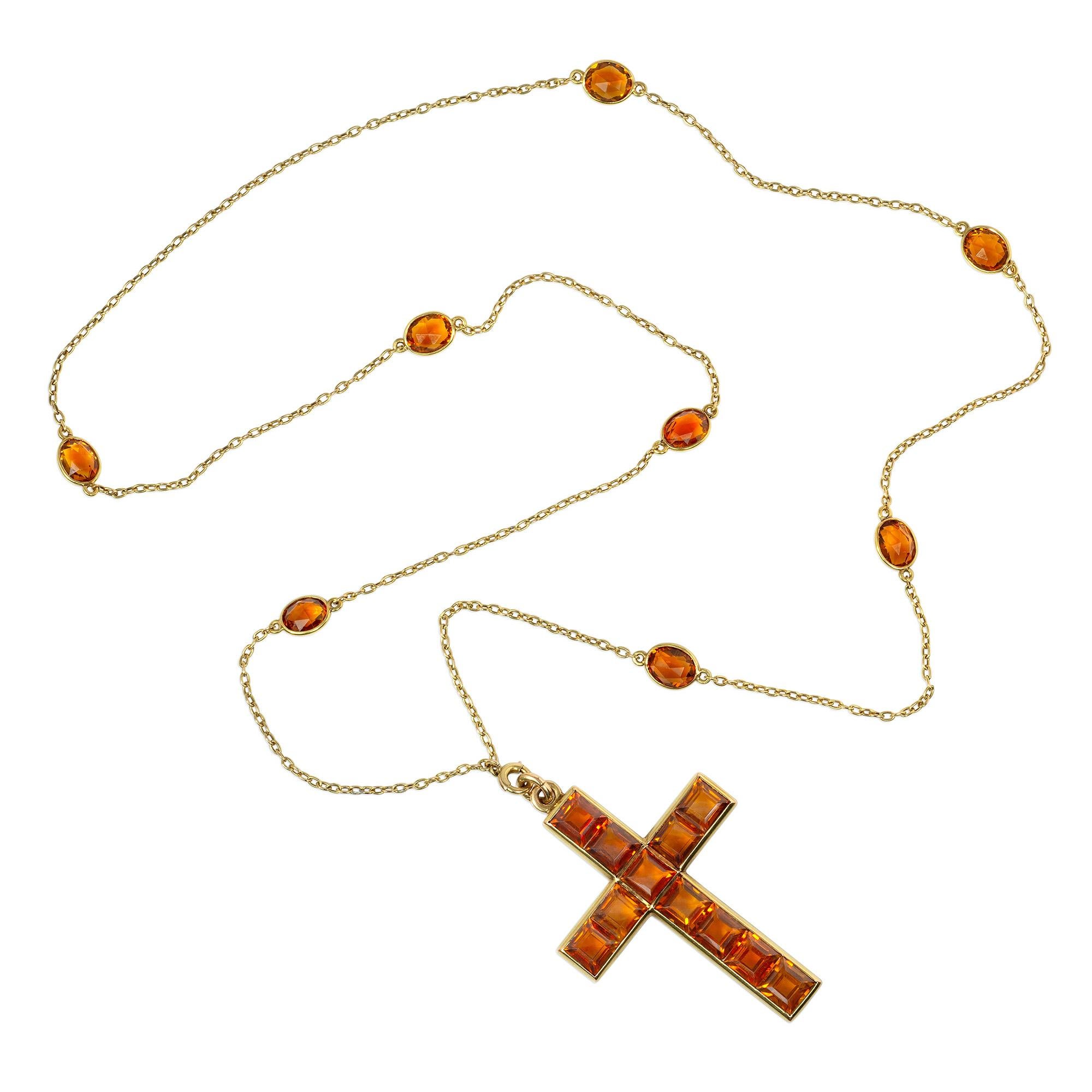 Una collana con ciondolo Art Déco composta da una croce di citrino sospesa a una catena d'oro con citrini incastonati, in 14 carati.

* Spedizione gratuita
* Include una lettera di autenticità a fini assicurativi.
* Non esitare a richiedere un video