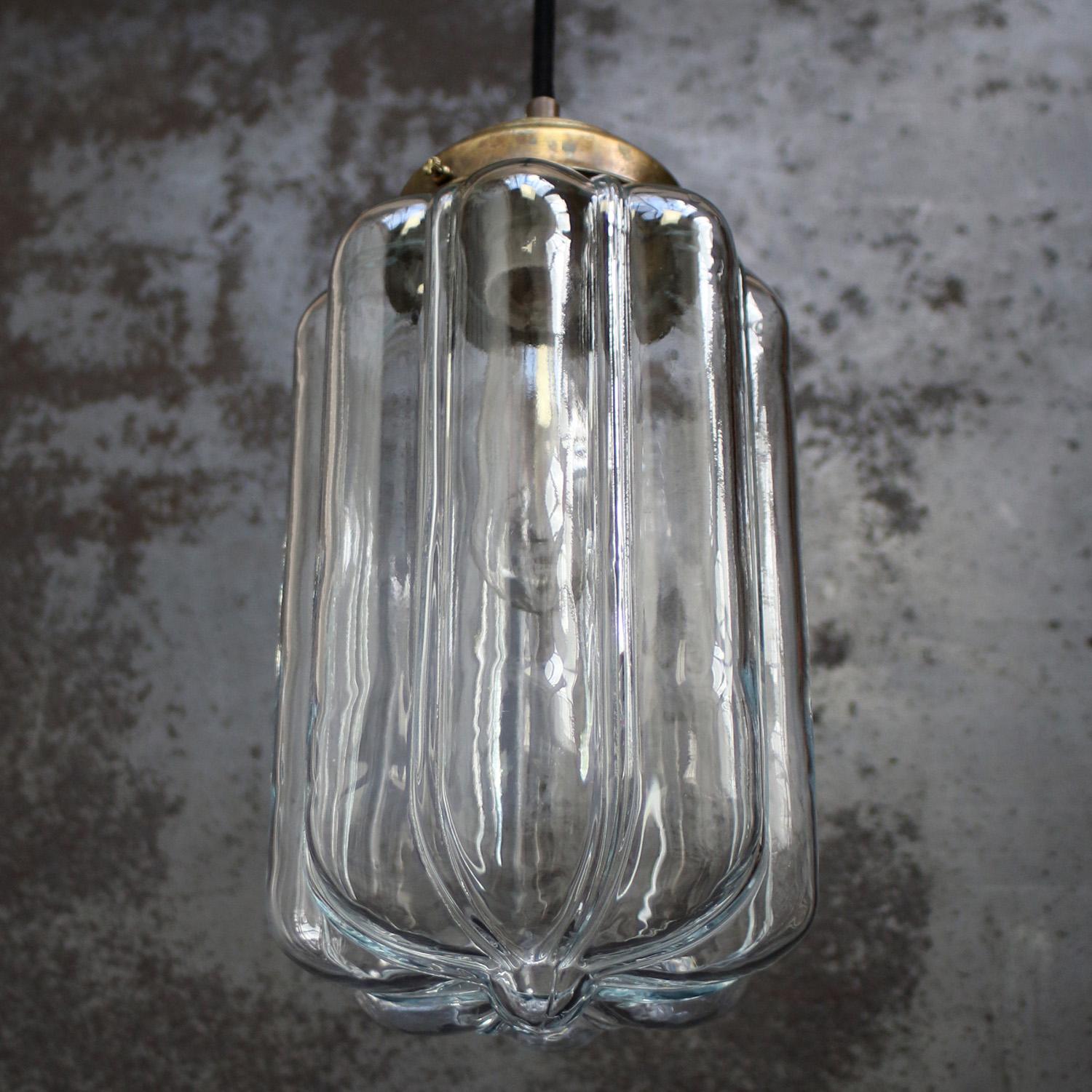 Lámparas colgantes Art Decó de latón y cristal transparente siglo XX en venta