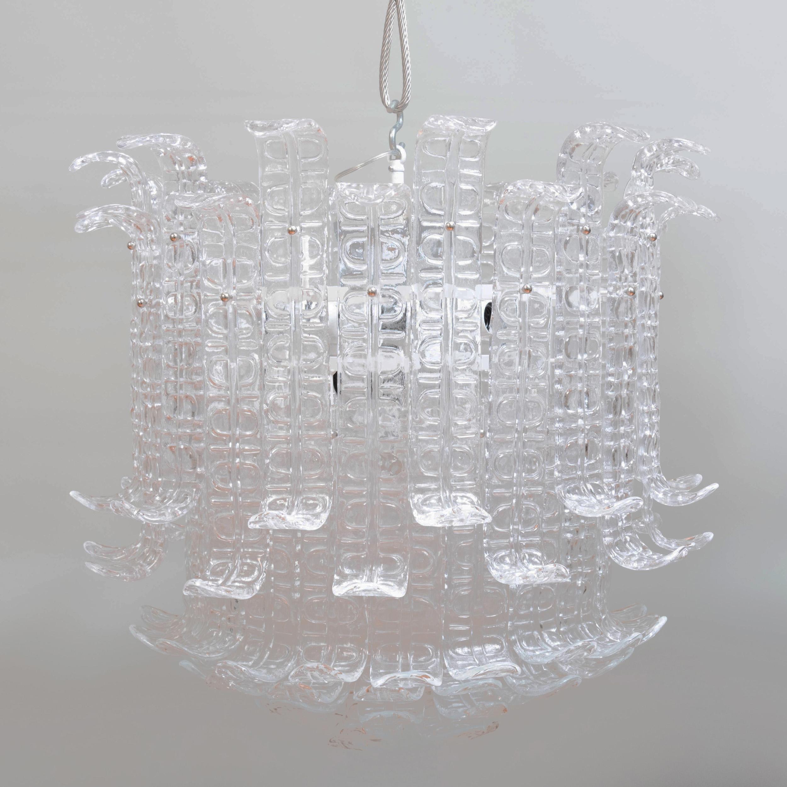 Art Deco clear Murano glass 'Ricci' chandelier.
Very bright light, 9 bulbs, in good condition.
Measures: Height 28