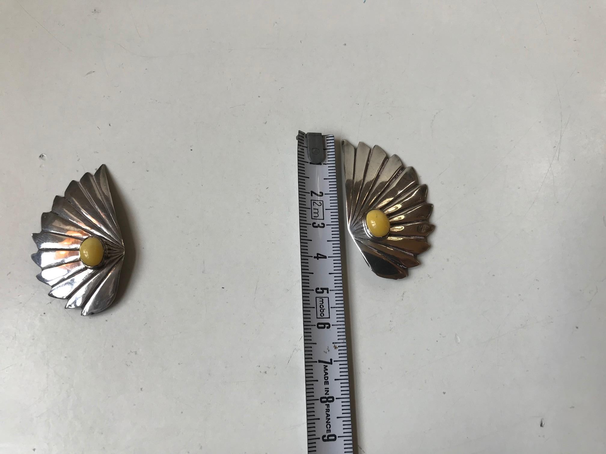 Art Deco Clip Earrings in Silver and Yellow Jade, Angel Wings, France, 1920s In Good Condition For Sale In Esbjerg, DK