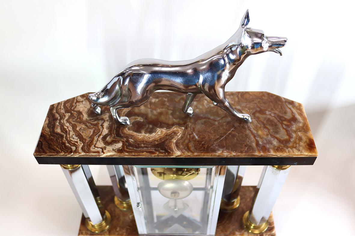 Uhr und Garnitur im Art déco-Stil mit Michel Decoux-Skulptur eines deutschen Hirtenhundes im Angebot 1