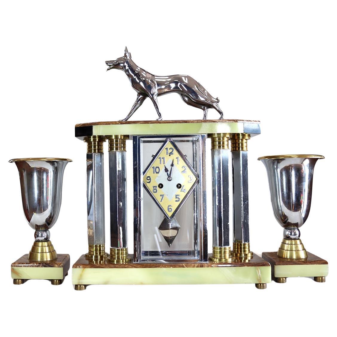 Uhr und Garnitur im Art déco-Stil mit Michel Decoux-Skulptur eines deutschen Hirtenhundes