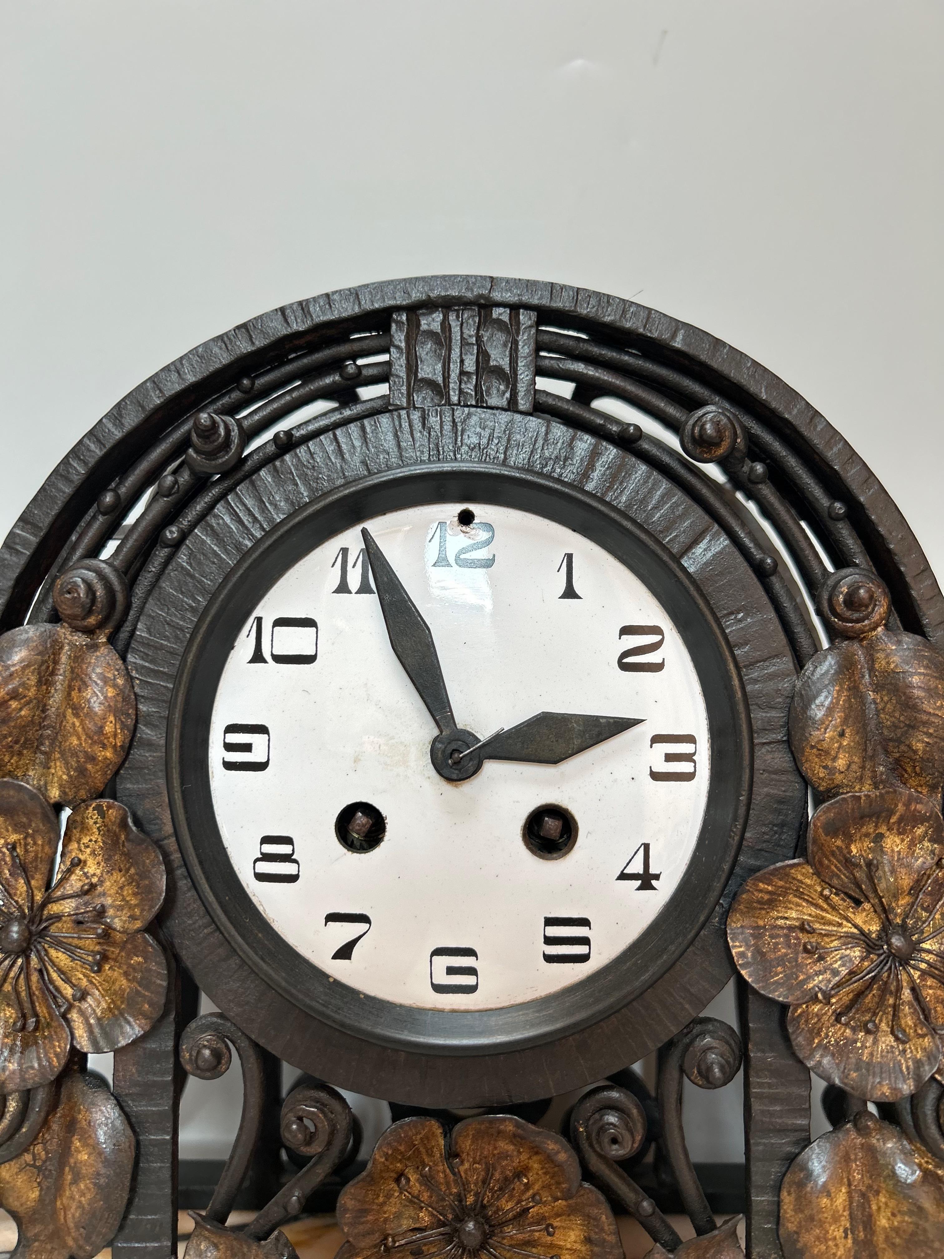 Horloge Art déco en fer forgé par FAG en vente 4