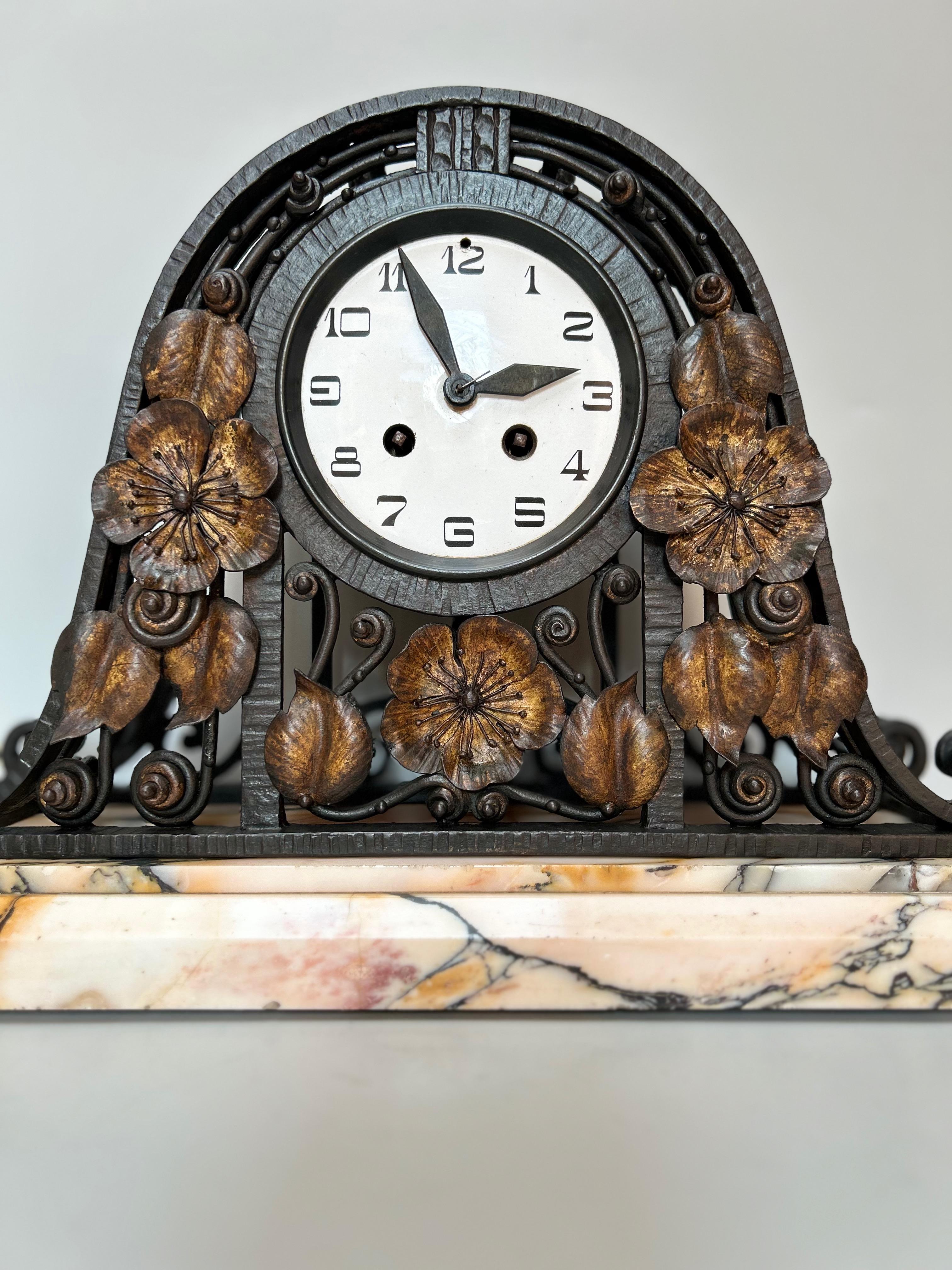 Horloge Art déco en fer forgé par FAG en vente 5