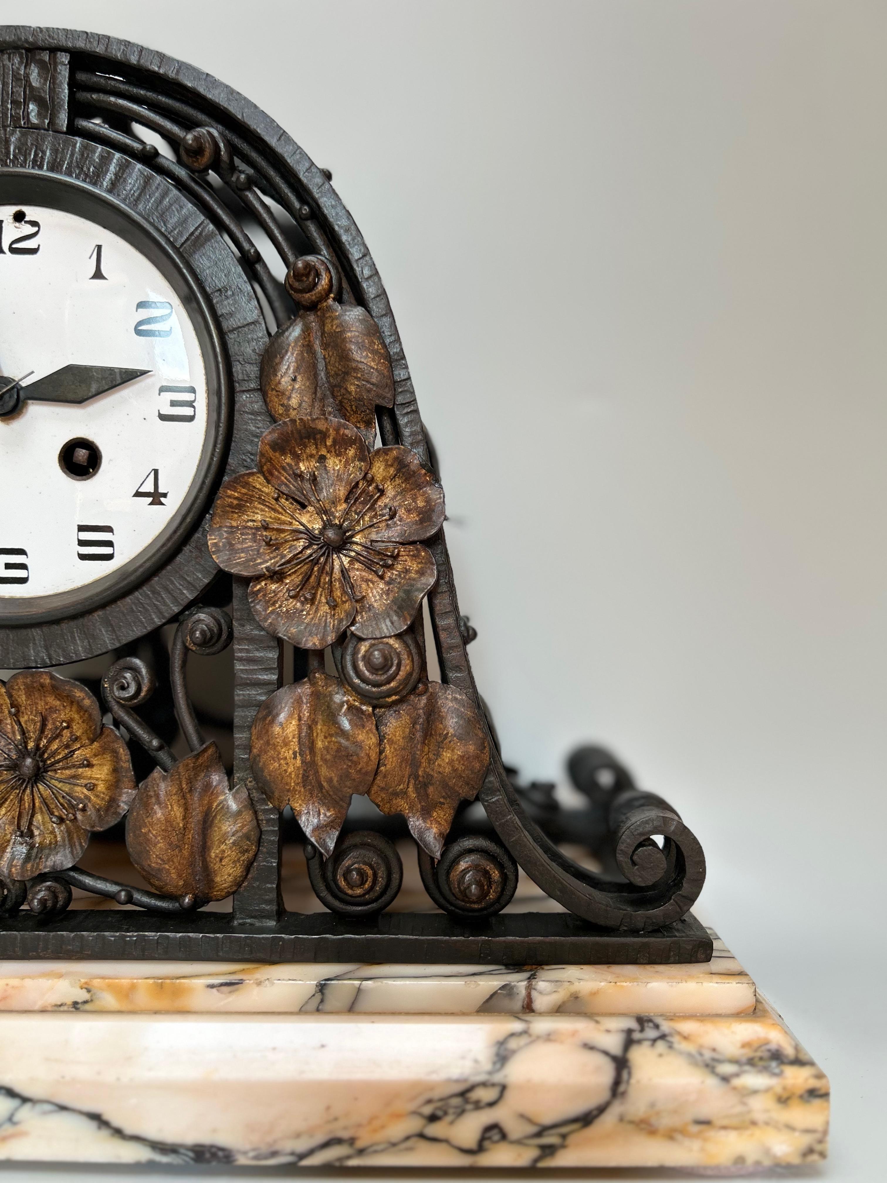 Français Horloge Art déco en fer forgé par FAG en vente