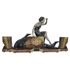 Ensemble d'horloges Art Déco Lady And Greyhounds Sculpture "Waiting" par Uriano