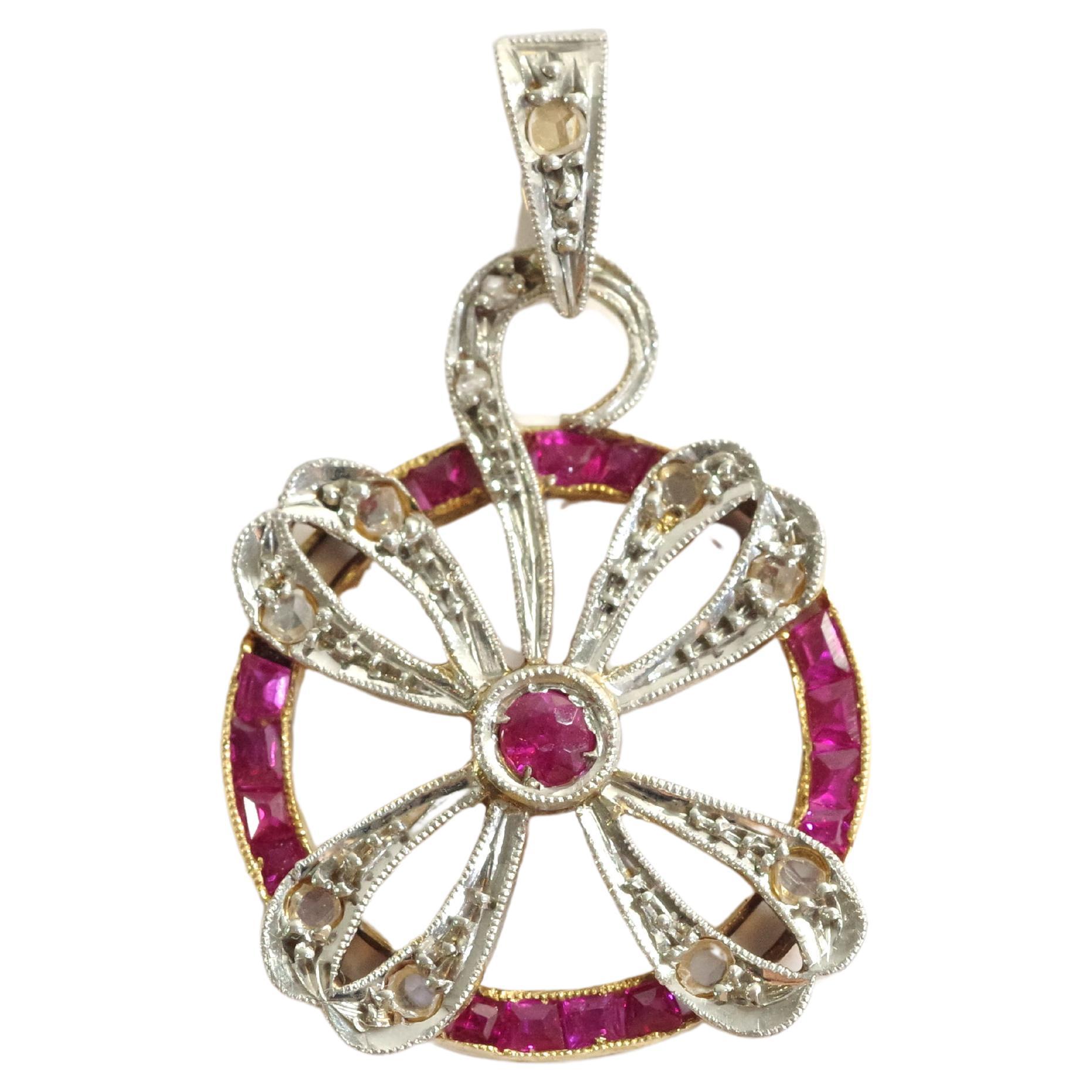 Art Deco clover ruby pendant in platinum and gold, lucky clover For Sale