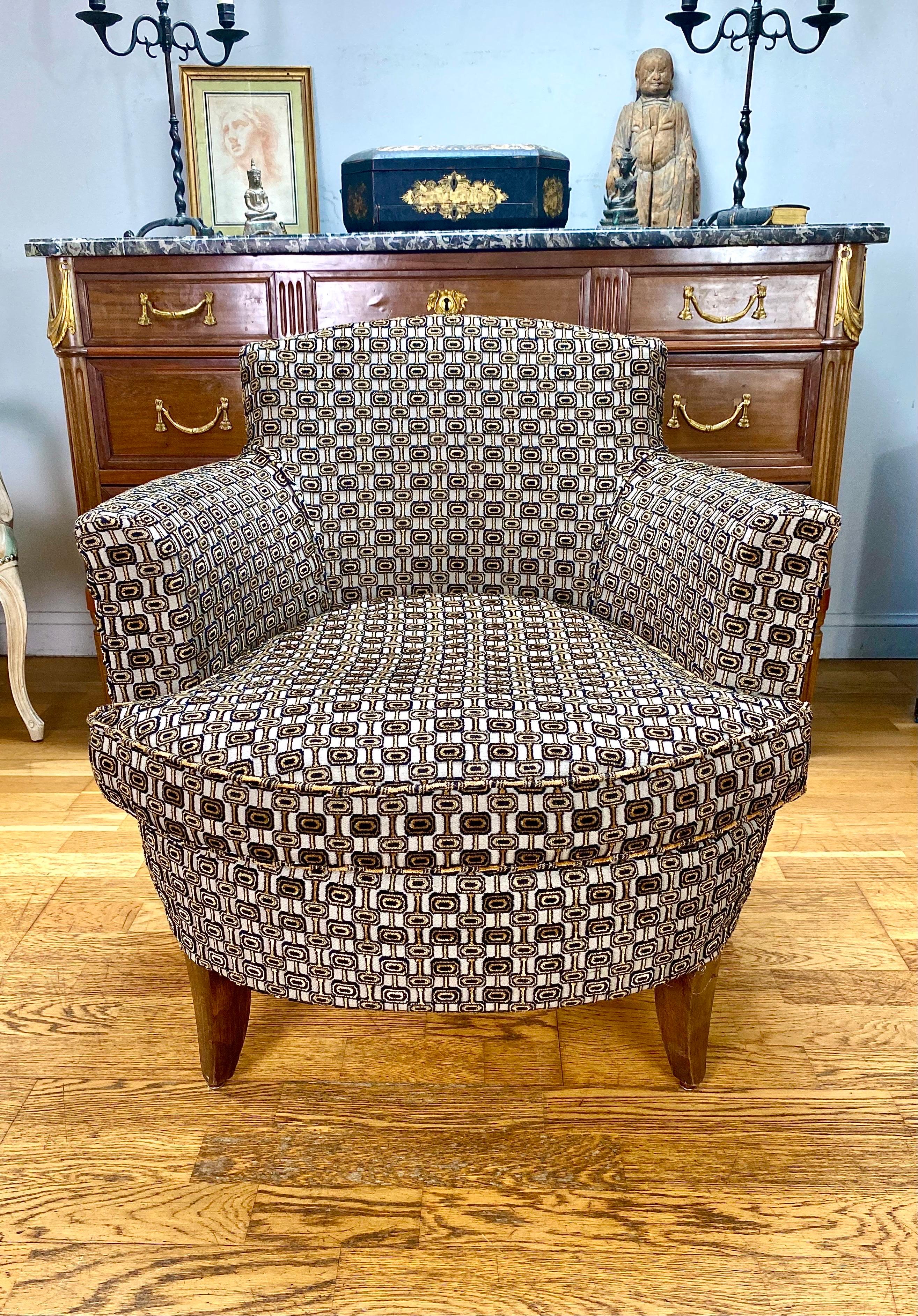 Art Deco Club Armchair, Circa 1940 For Sale 4