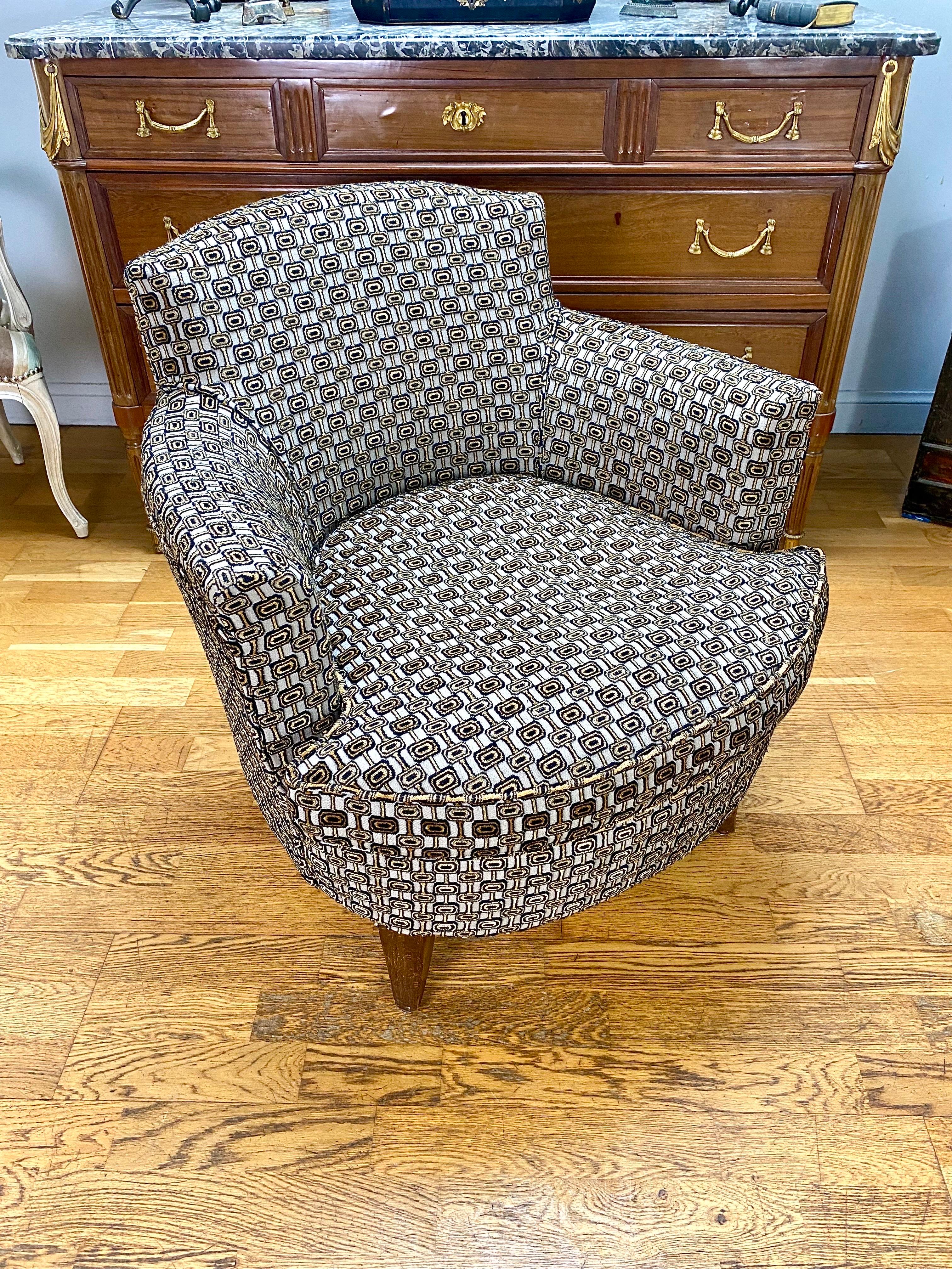 Art Deco Club Armchair, Circa 1940 For Sale 9