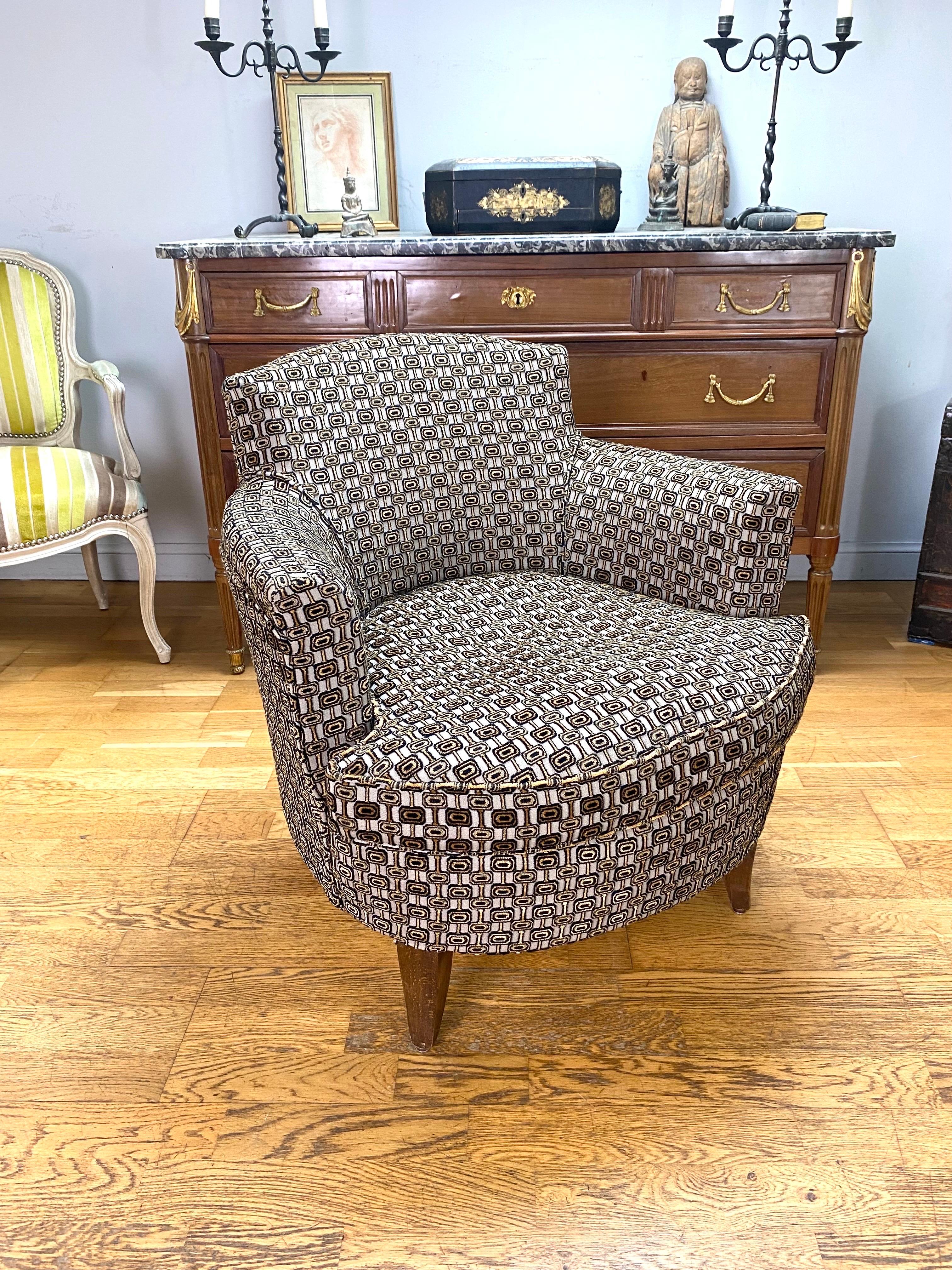 Beautiful Art Deco club chair covered with a superb white/light grey, black and gold embroidered fabric.
France or England circa 1940.