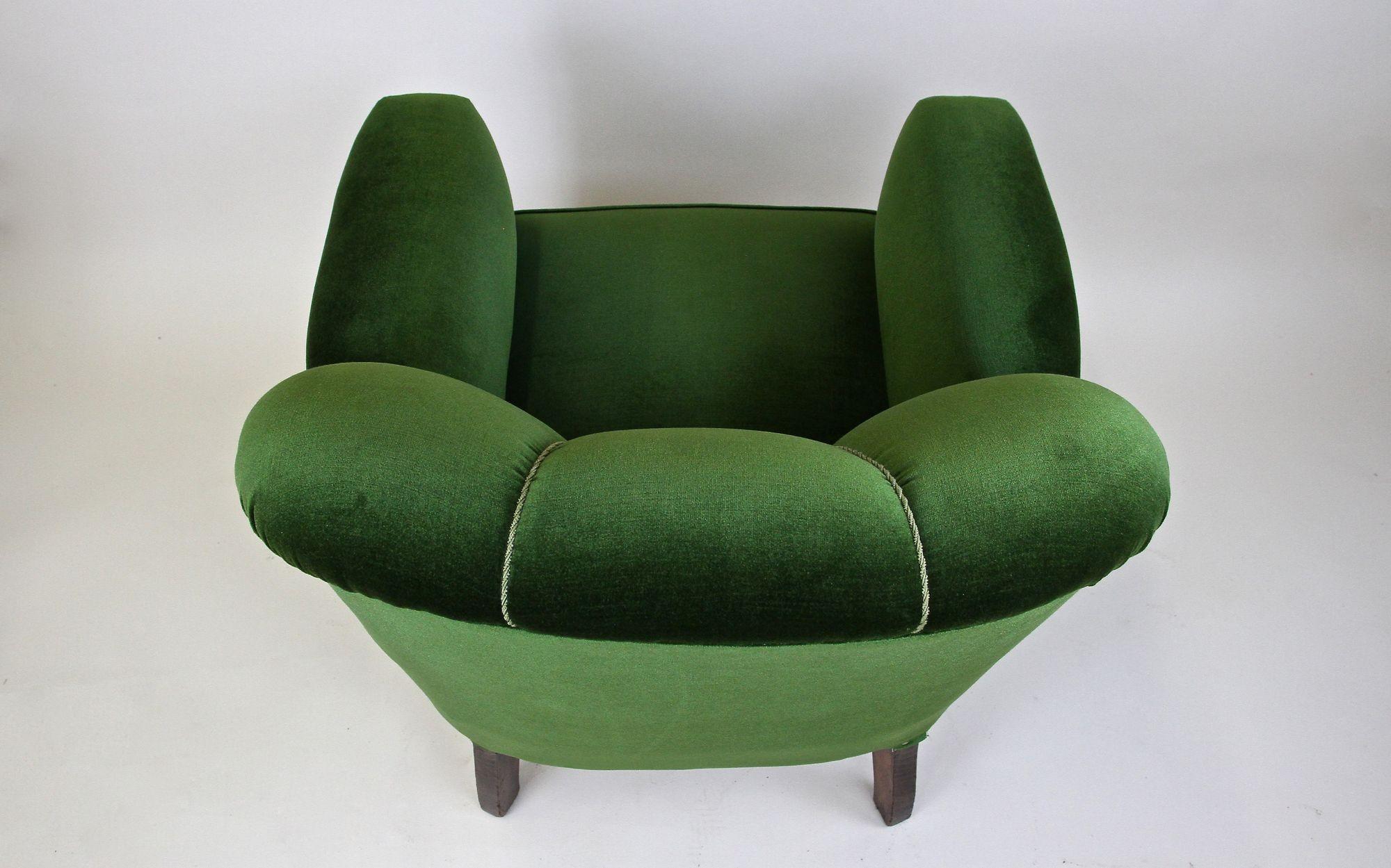 Art Deco Club Armchair Green Velvet, France circa 1940 For Sale 6