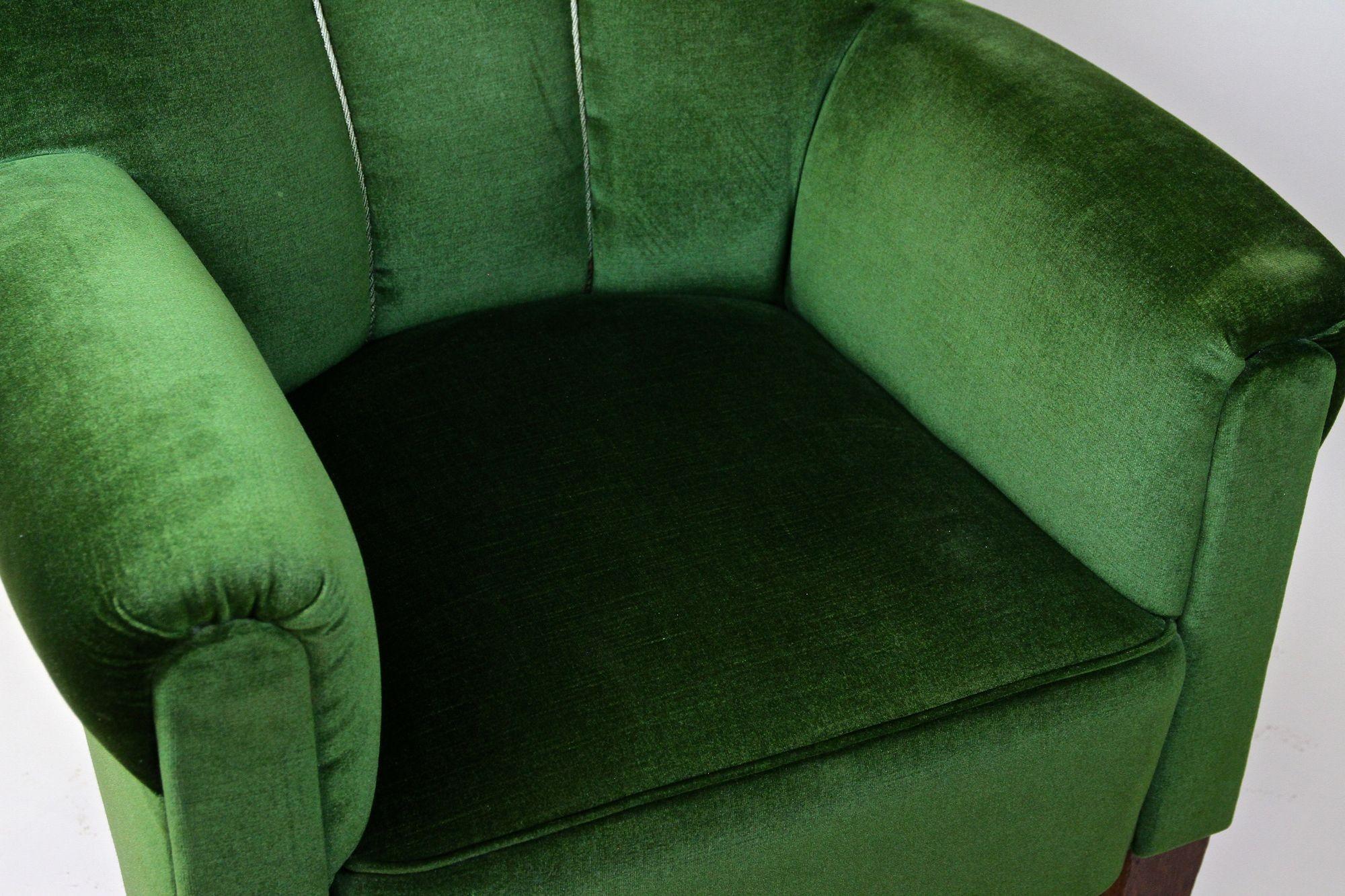 Art Deco Club Armchair Green Velvet, France circa 1940 For Sale 12