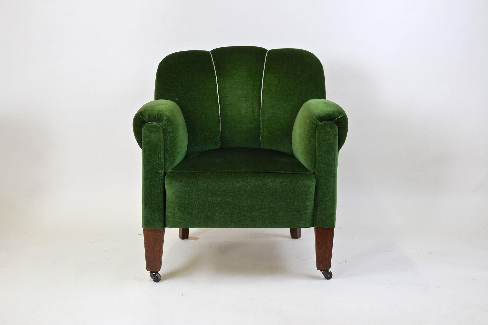 Sophisticated French Art Deco club armchair from the period around 1940. This unique lounge chair impresses with beautiful shaped lines and the still original, amazing looking green velvet upholstery. The velevet has been cleaned and is in fantastic