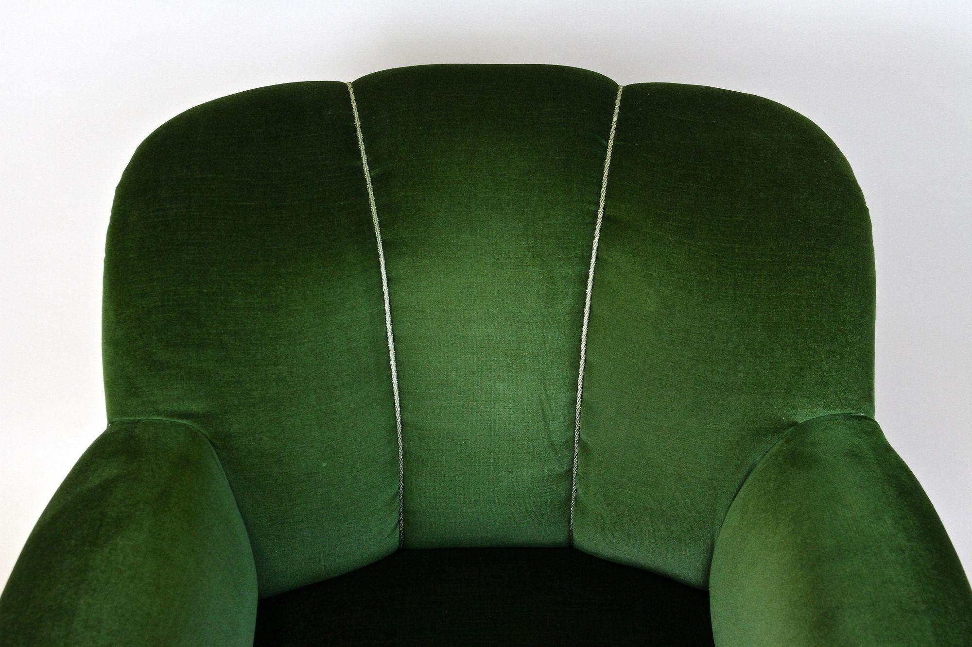 Art Deco Club Armchair Green Velvet, France circa 1940 In Good Condition For Sale In Lichtenberg, AT