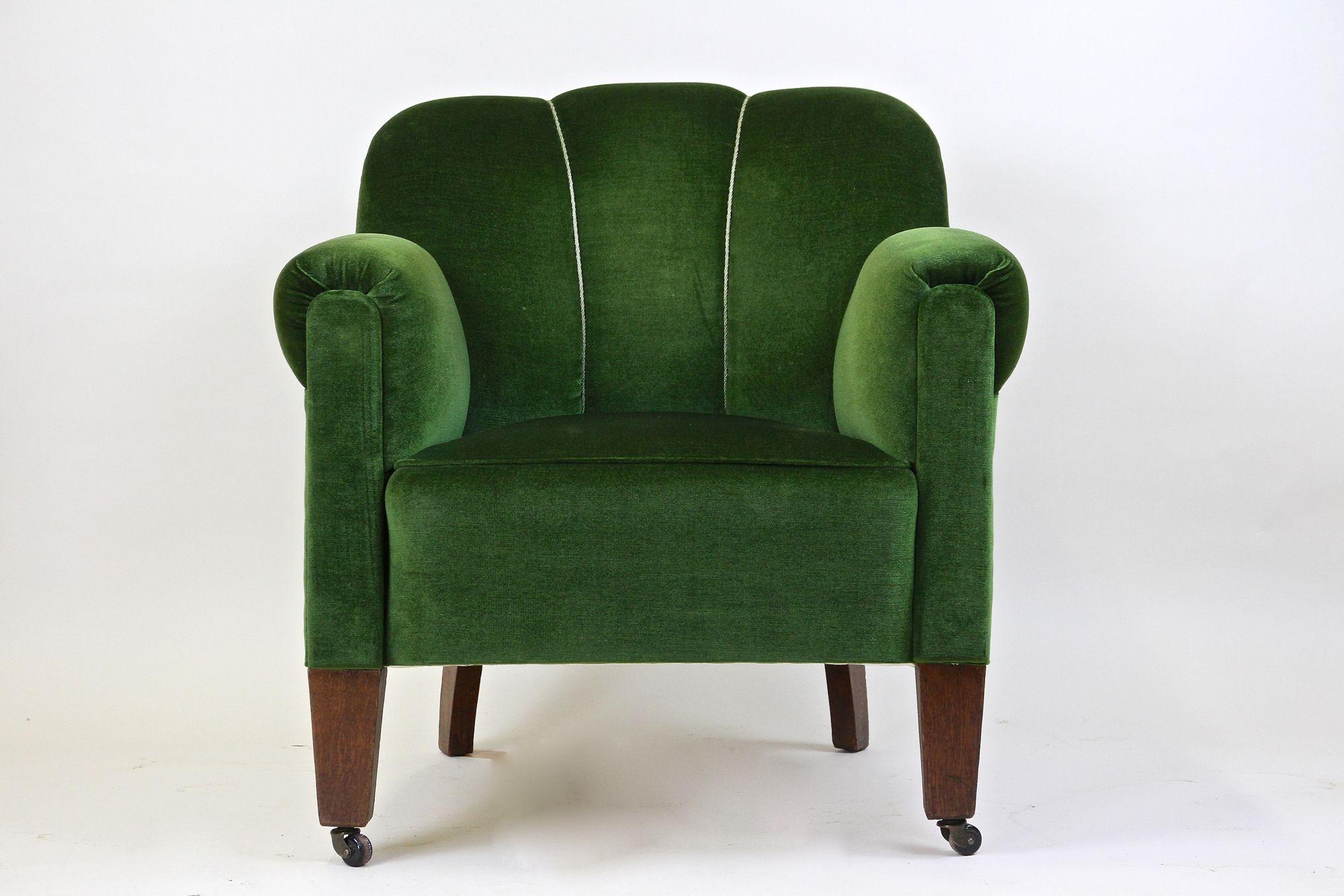 Art Deco Club Armchair Green Velvet, France circa 1940 For Sale 1