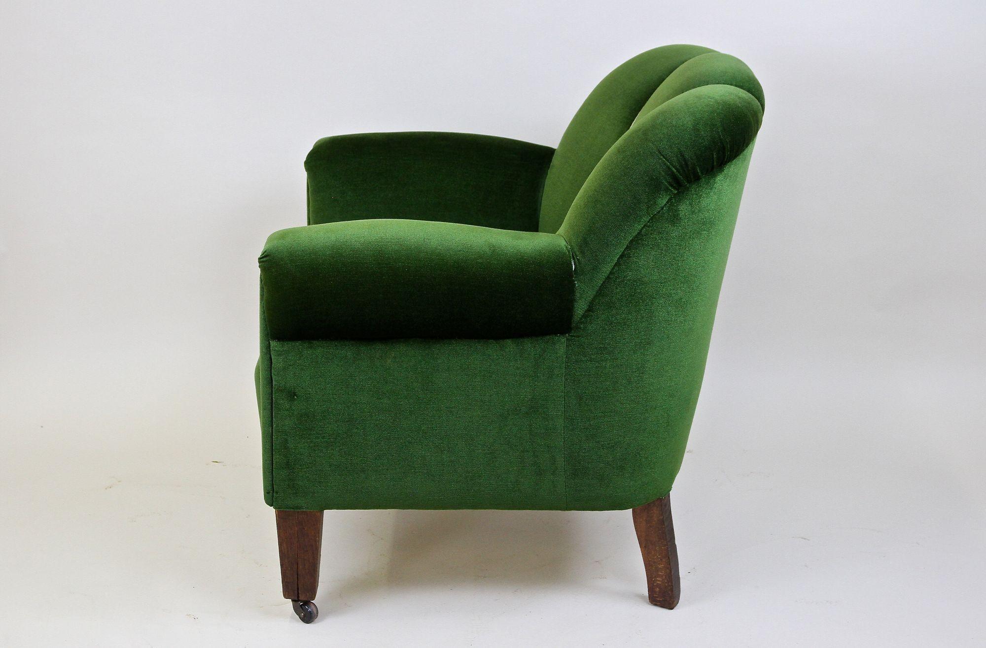 Art Deco Club Armchair Green Velvet, France circa 1940 For Sale 4