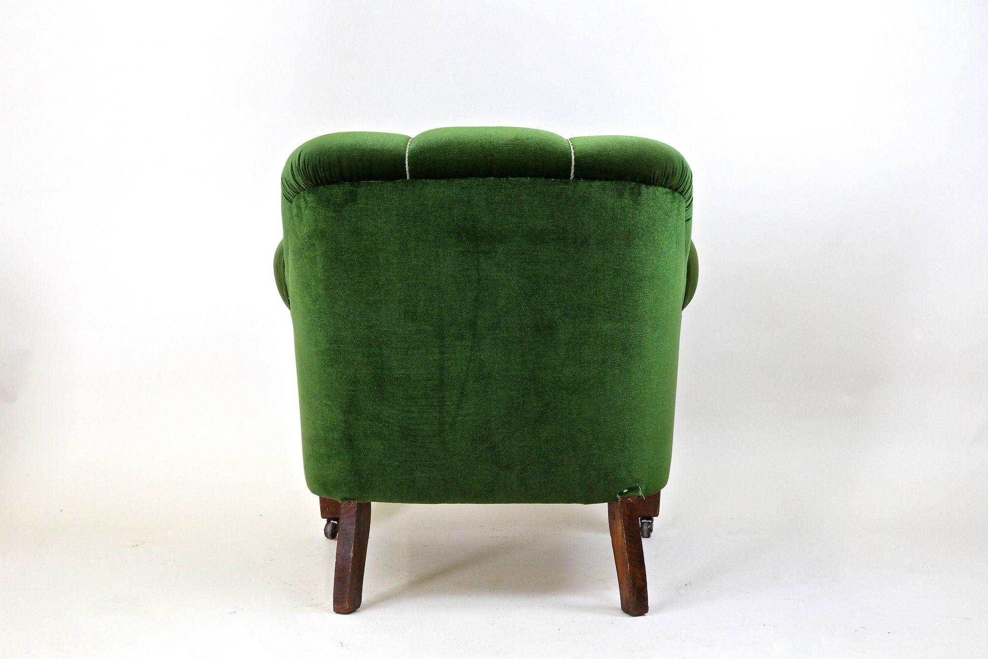 Art Deco Club Armchair Green Velvet, France circa 1940 For Sale 5