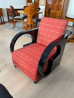 Fauteuil club Art déco, laque noire et tissu rouge, France circa 1930