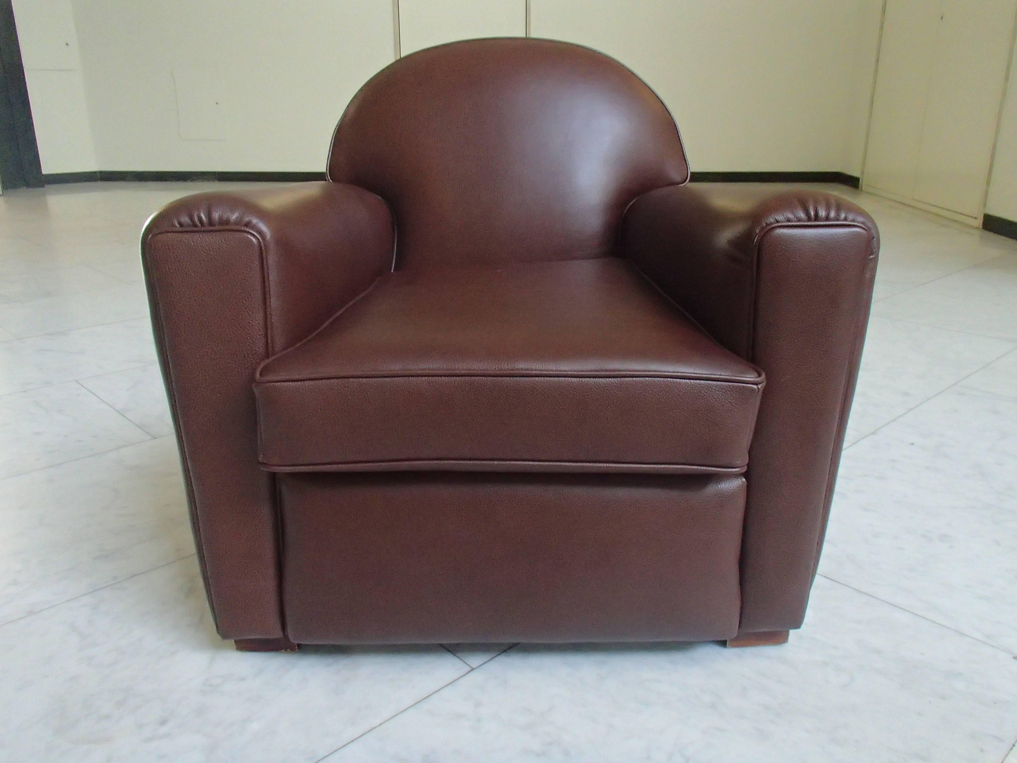 Art Deco Club Chair Completely Restored and Recovered with Brown Leather In Excellent Condition For Sale In Weiningen, CH