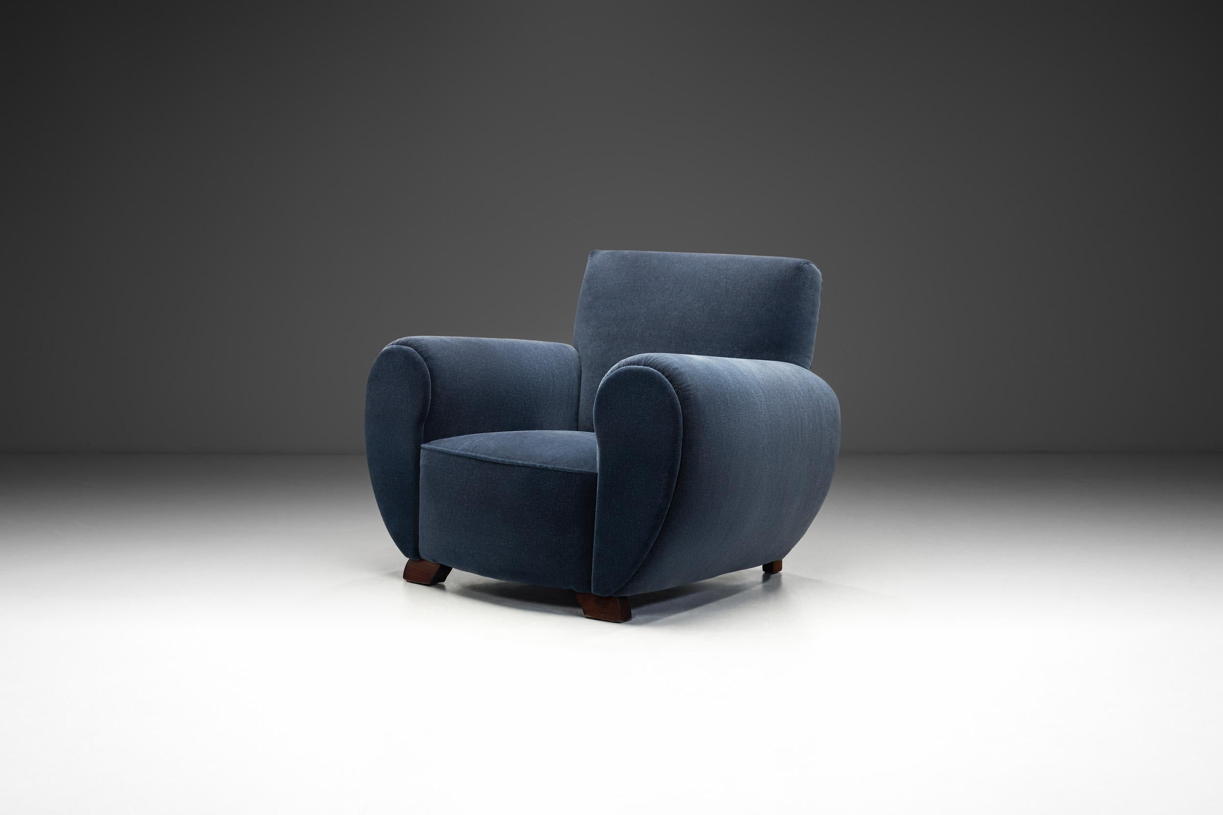 The Art Deco movement - emerging in the 1920s and reaching its peak in the 1930s - celebrated elegance, luxury, and meticulous craftsmanship, while forever leaving its mark on design history. Known for its bold geometric patterns, streamlined forms,