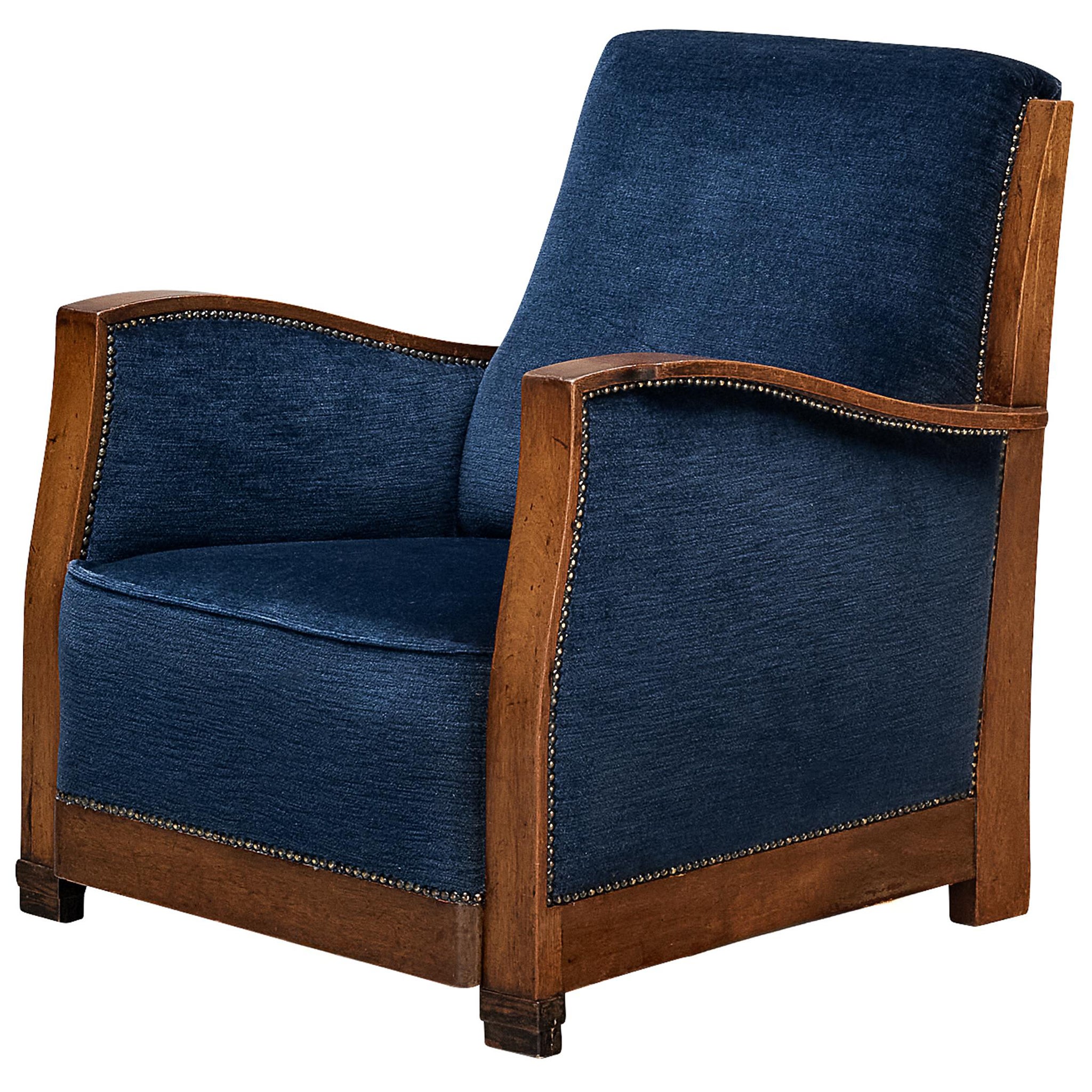 Art Deco Clubsessel aus Nussbaum und blauem Samt