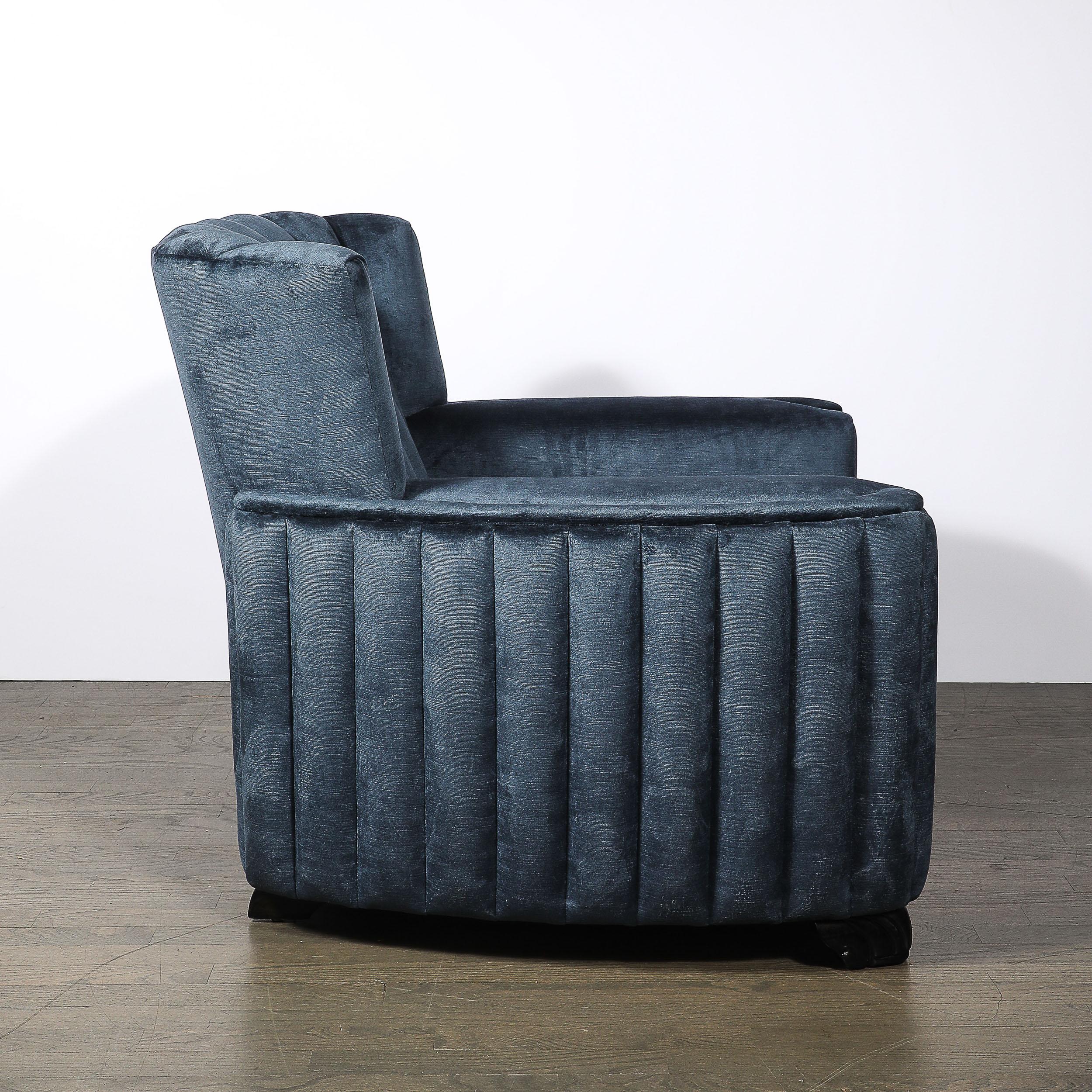 Sedia Club Art Deco con sostegni scultorei in ebano e velluto color zaffiro fumé in vendita 1