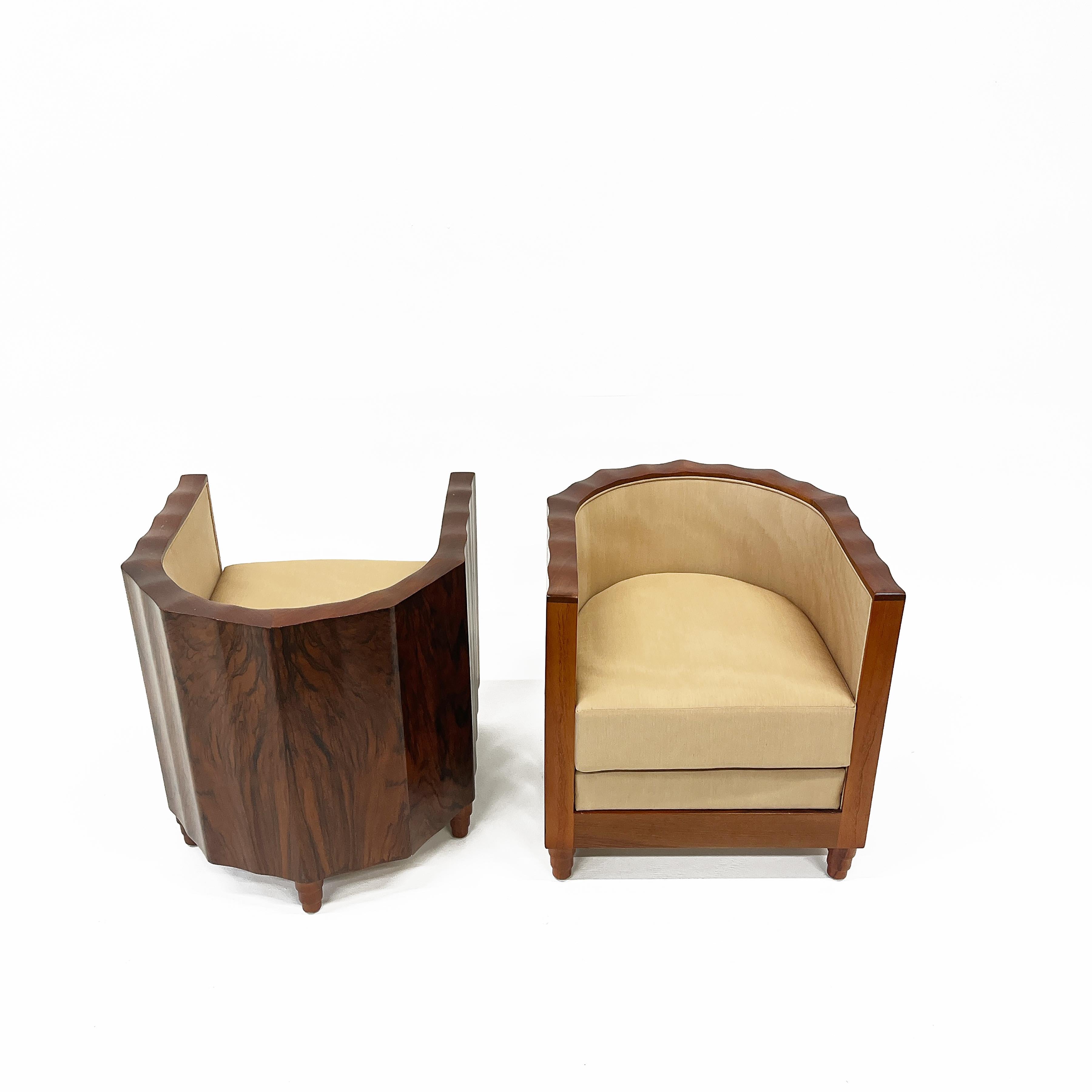 Superbes chaises Art Déco en bois de ronce festonné et moiré. Autriche années 1930.