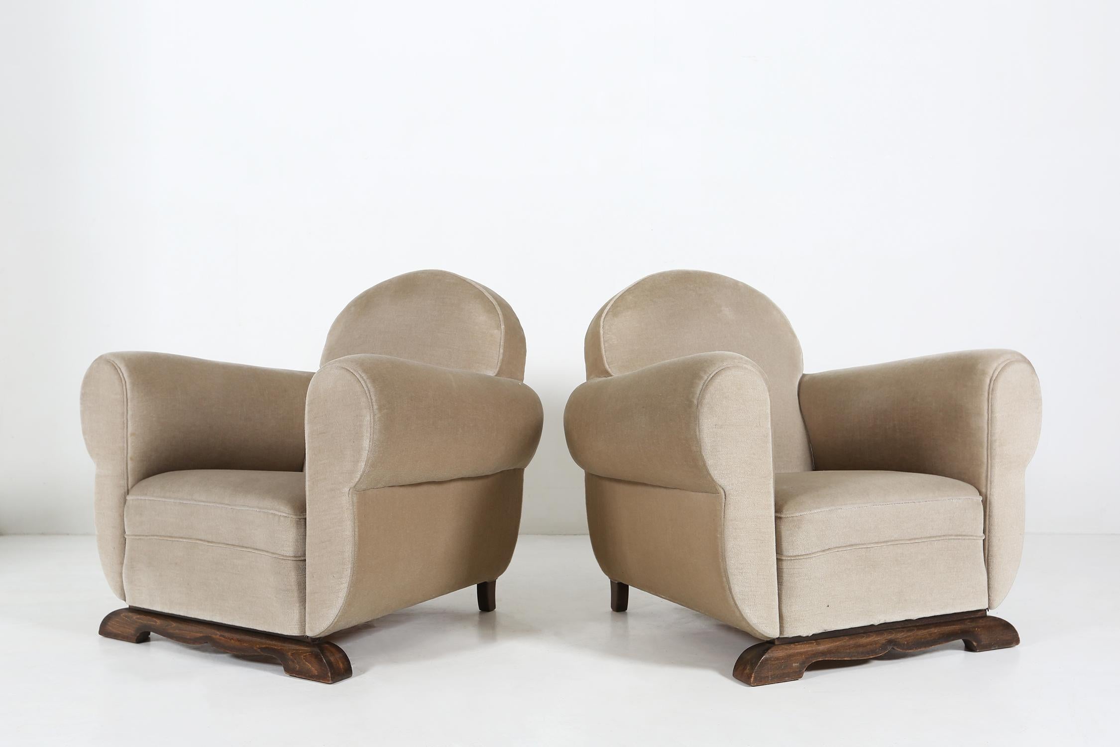 Set of two Art Deco club chairs in beige velvet fabric.