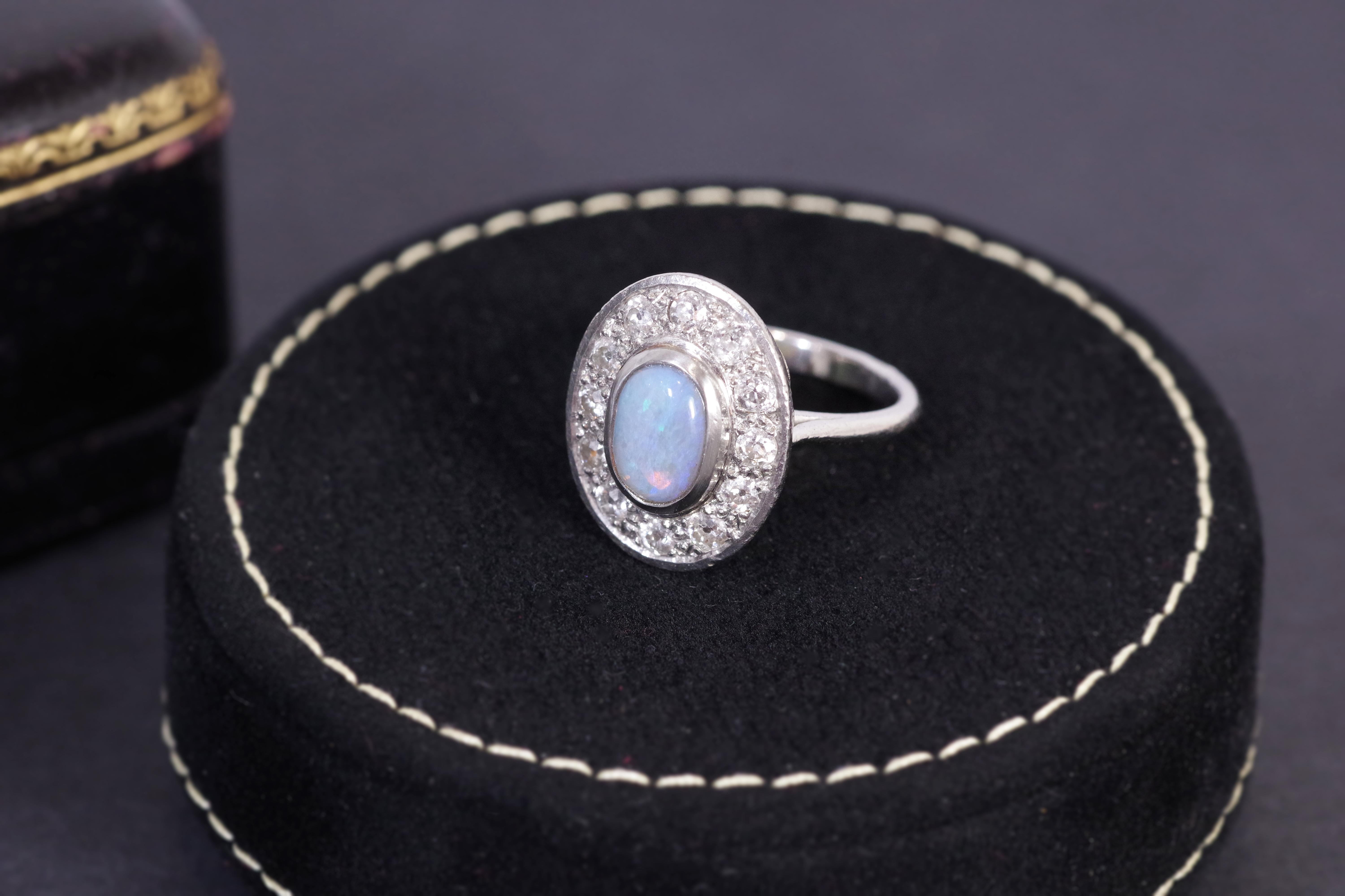 Art Deco cluster opal ring in platinum For Sale 2