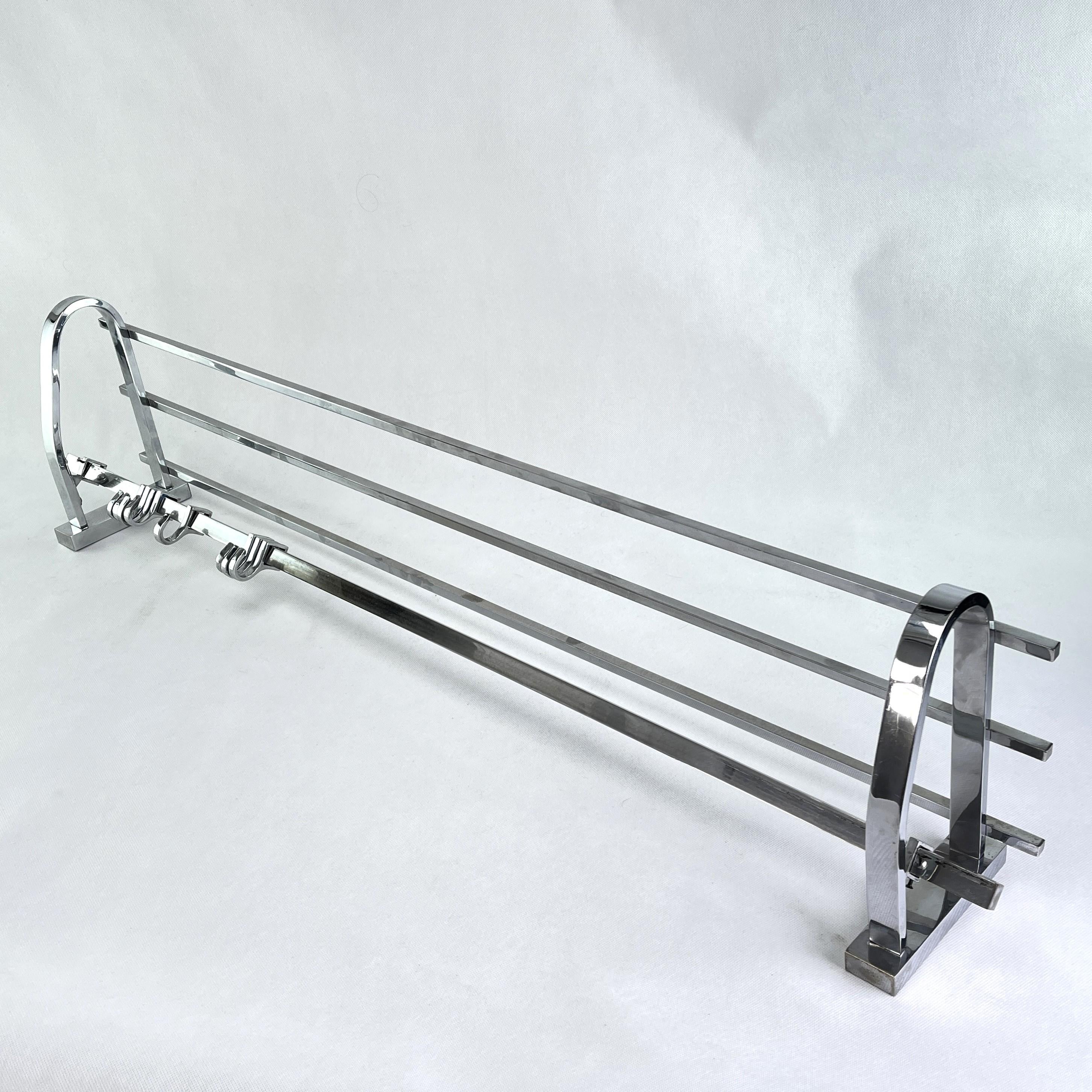 Art Deco wardrobe chrome - 1930s.

This beautiful french wall coat rack from the 1930s is in the streamline modern Art Deco style. This style emphasized curvy streamlined shapes. This is a beautiful, timeless and antique piece that will leave a