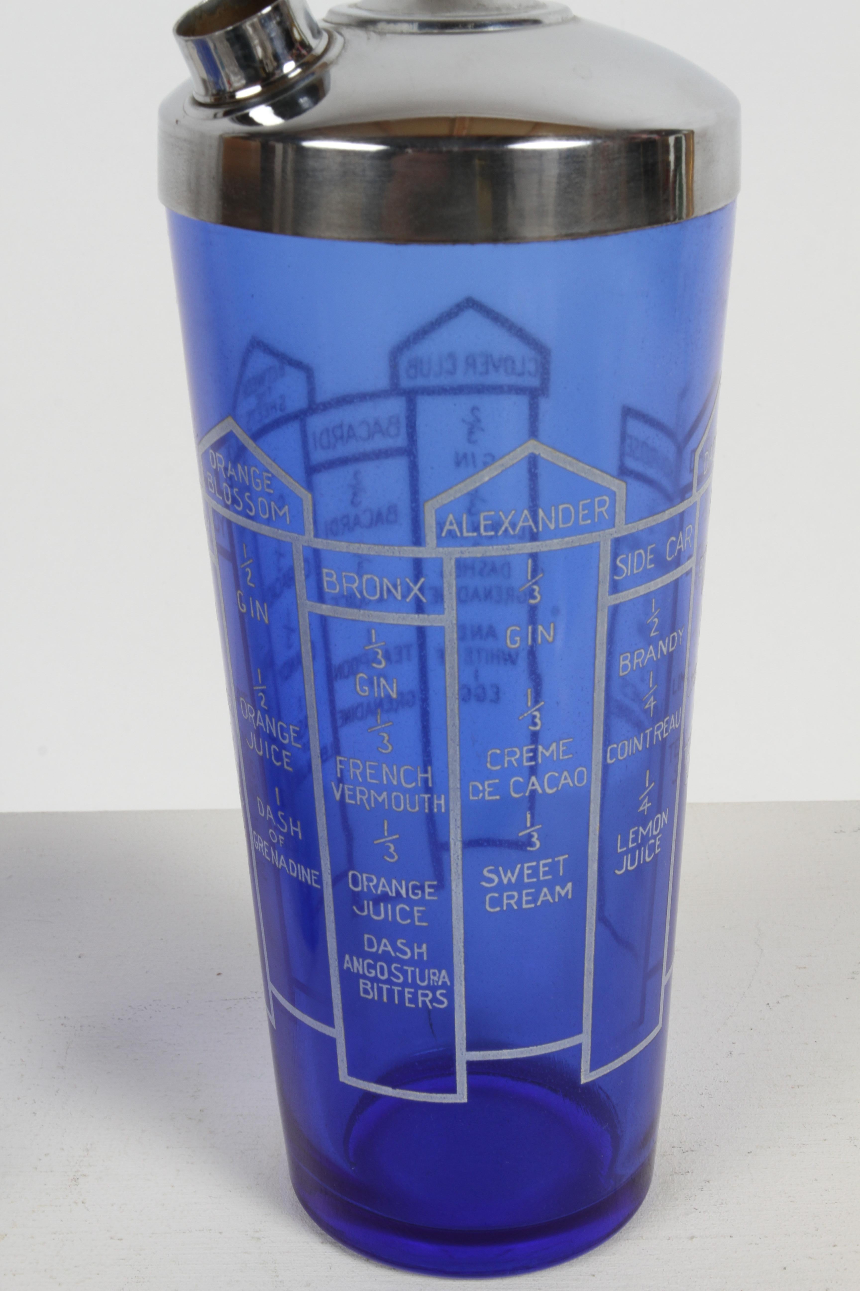 Metà XX secolo Shakers da 10 ricette in vetro blu cobalto Art Deco con sei bicchieri abbinati in vendita