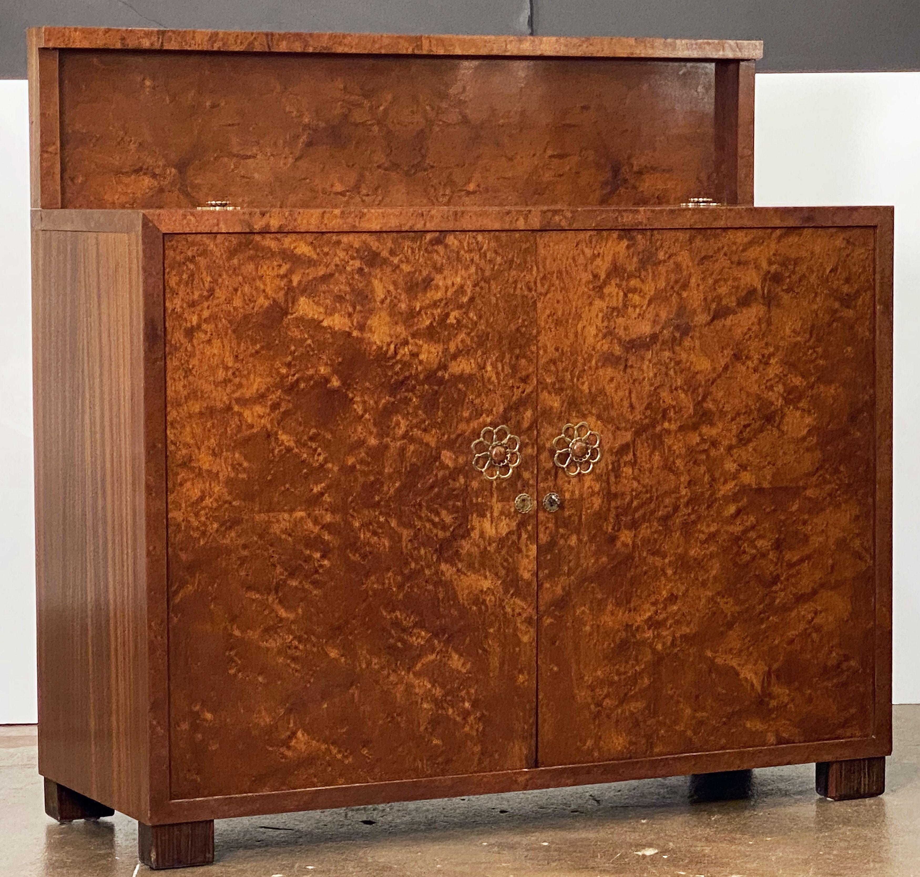 Art Deco Cocktail Bar or Drinks Cabinet of Amboyna and Mahogany from France 5