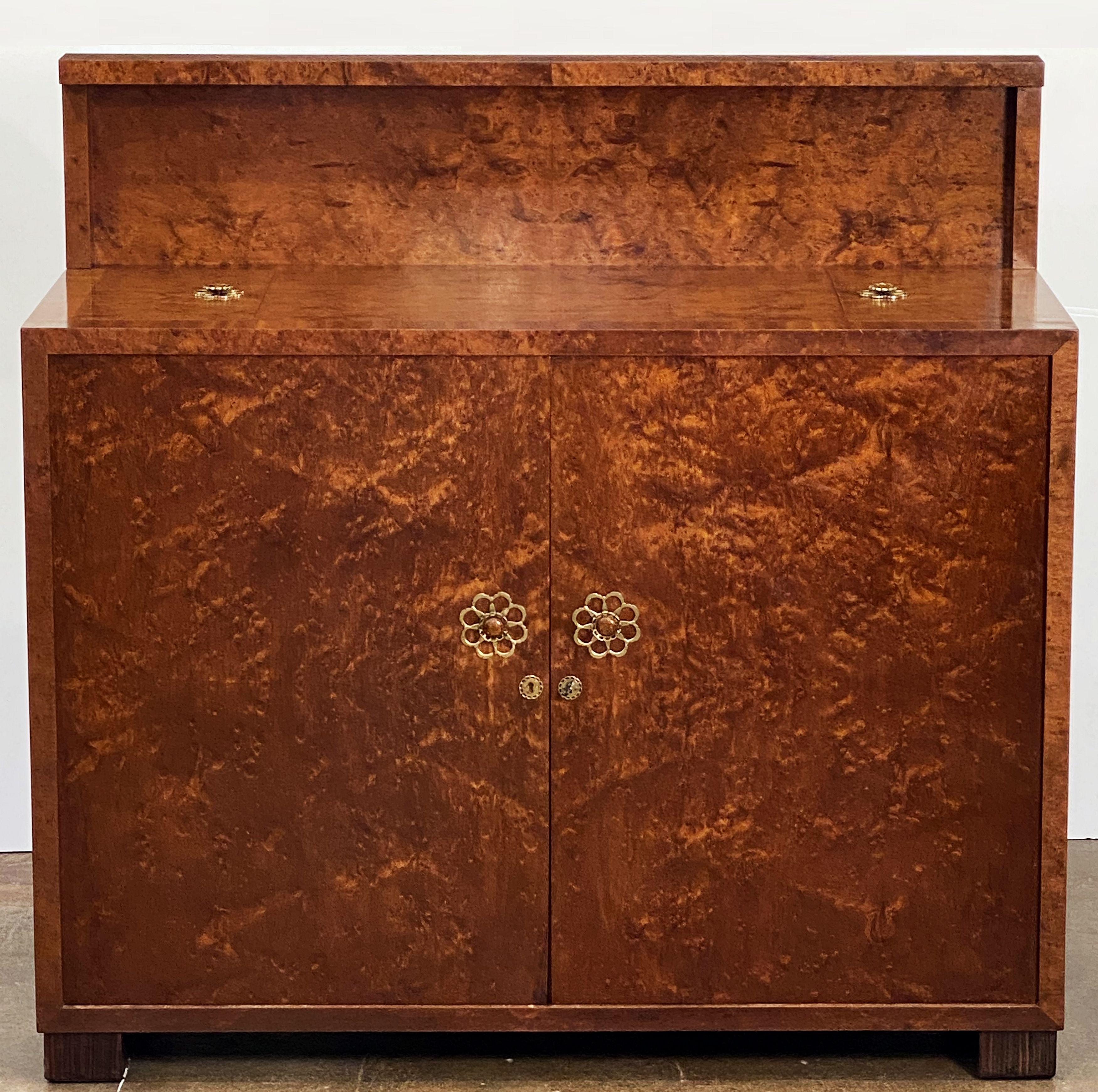 Art Deco Cocktail Bar or Drinks Cabinet of Amboyna and Mahogany from France 6