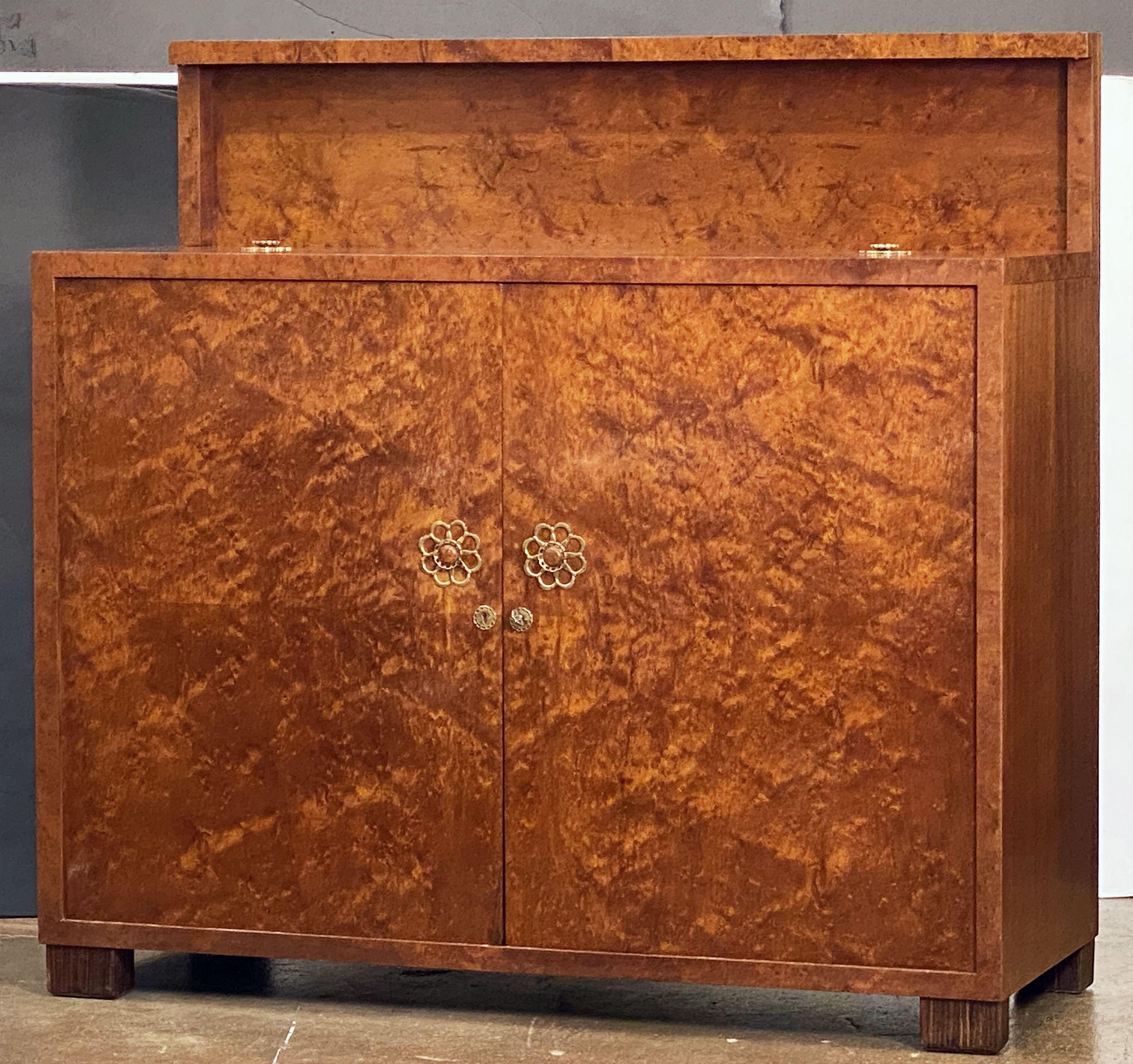 Art Deco Cocktail Bar or Drinks Cabinet of Amboyna and Mahogany from France 10
