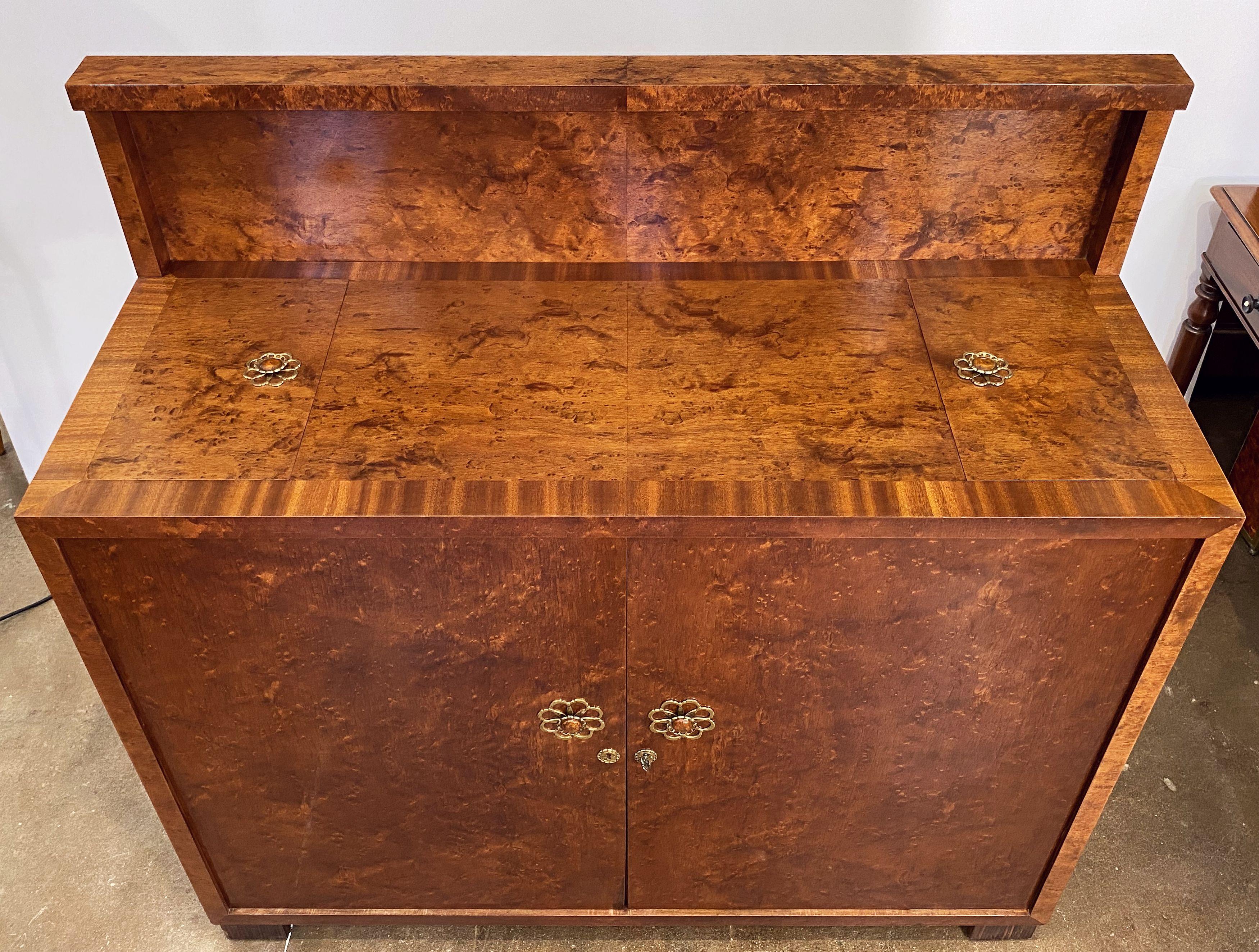 Art Deco Cocktail Bar or Drinks Cabinet of Amboyna and Mahogany from France 1