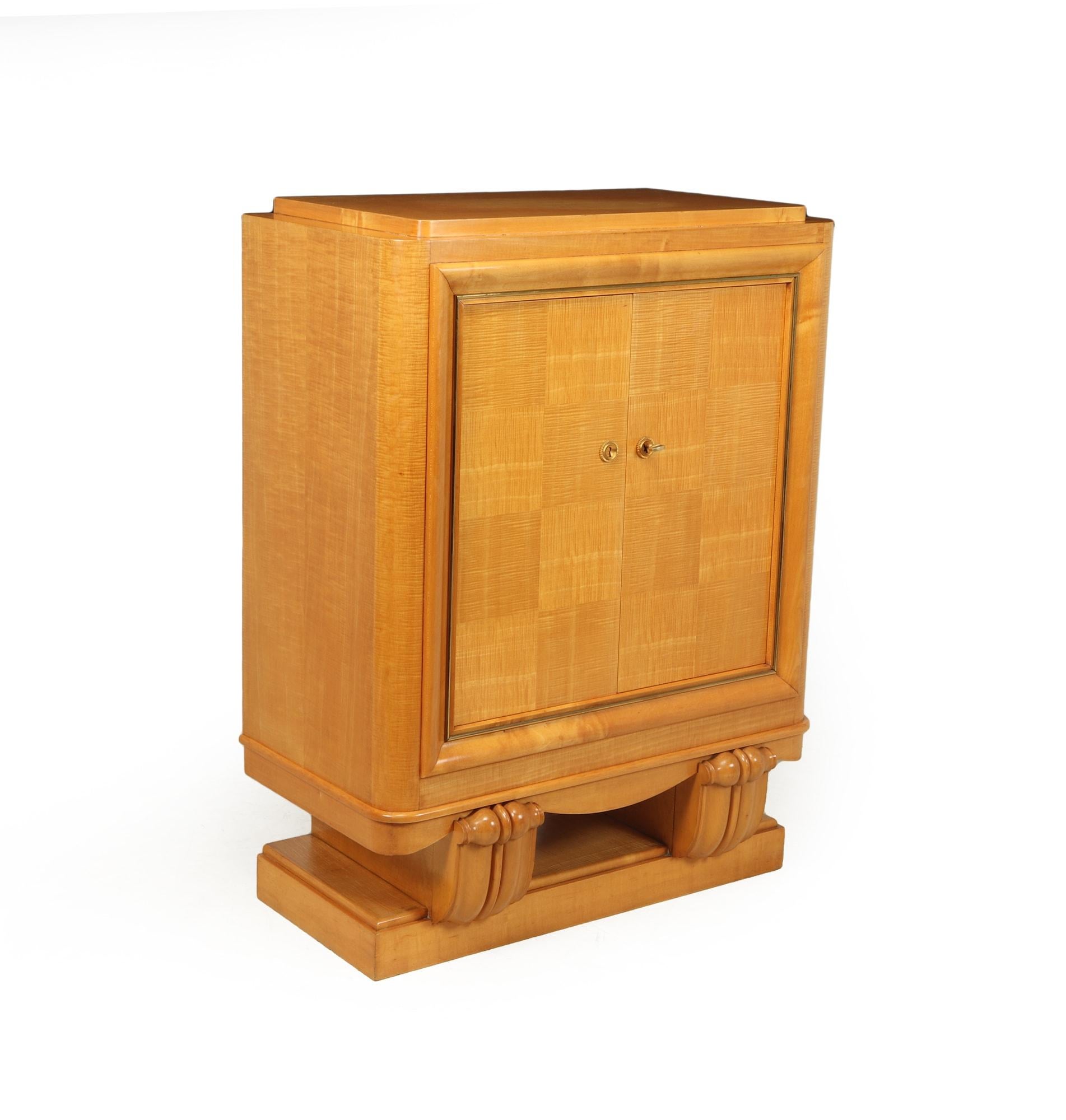 Art Deco Cocktail Cabinet in Sycamore In Excellent Condition In Paddock Wood Tonbridge, GB