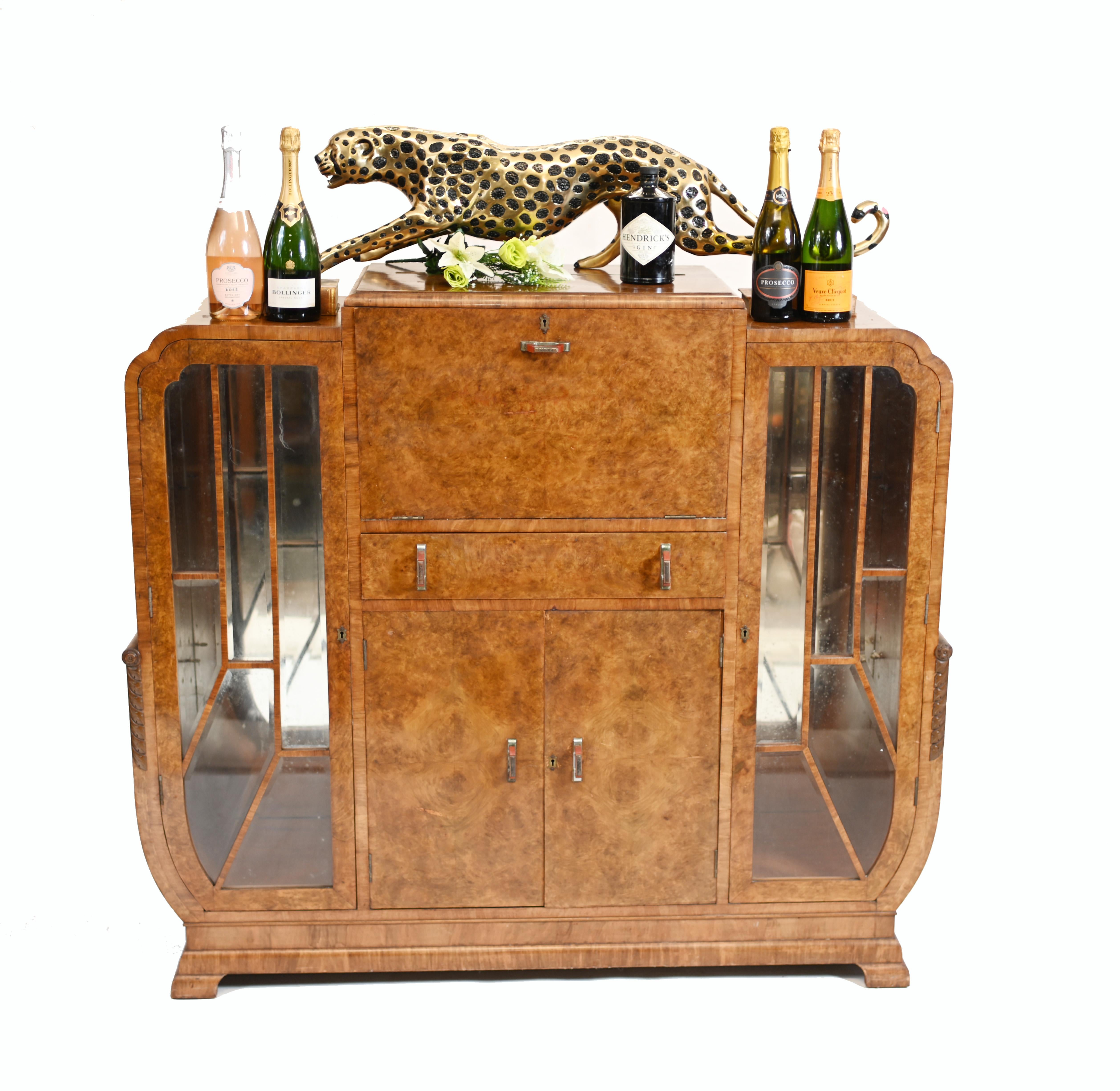 Absolutely classic period art deco cocktail cabinet in walnut
Classic symmetrical deco form
Crafted from walnut and opens out to reveal drink mixing area
Great interiors piece

Offered in great shape ready for home use right away.