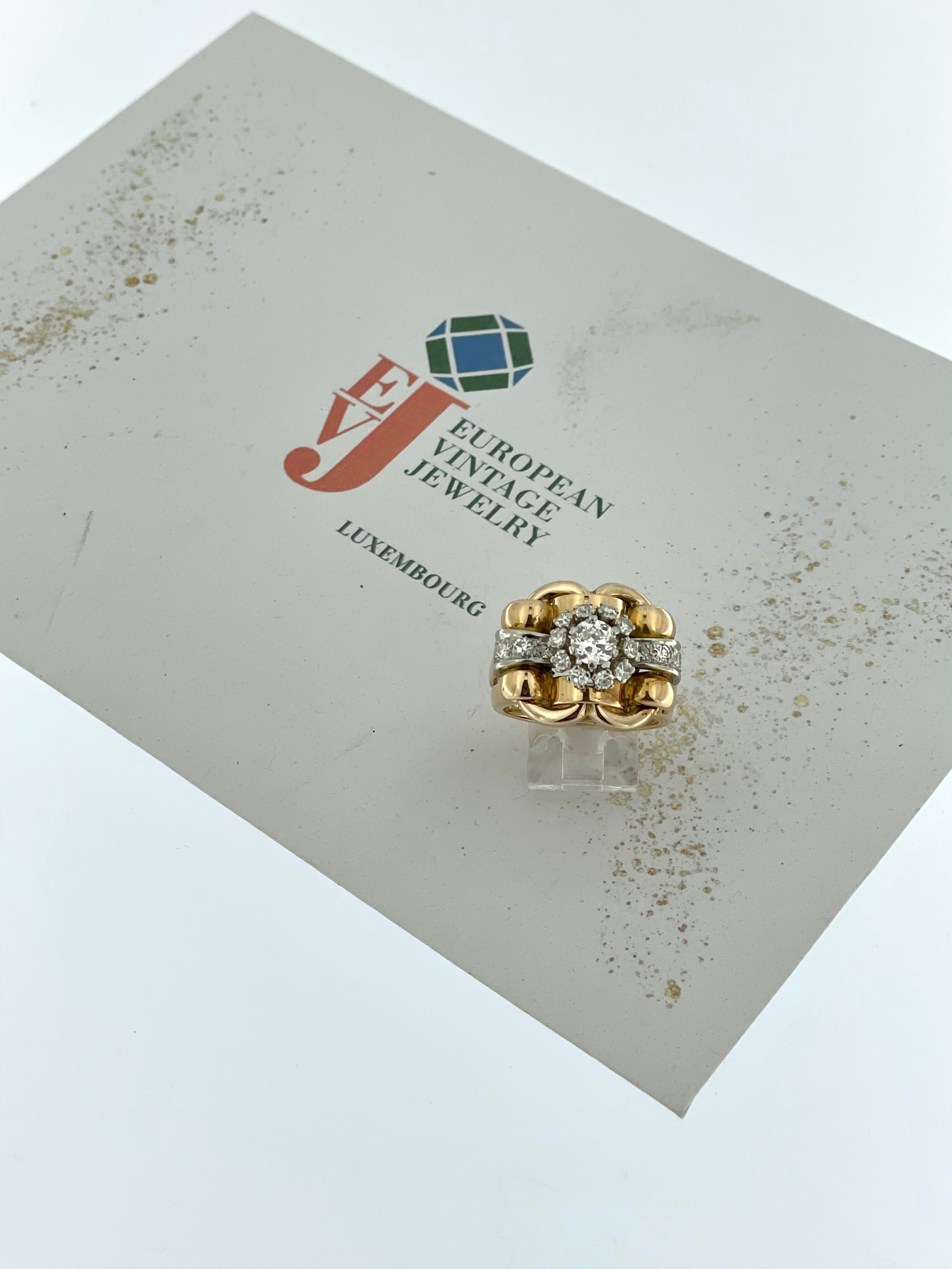 Art Deco Cocktail Ring White and Rose Gold with Diamonds For Sale 4